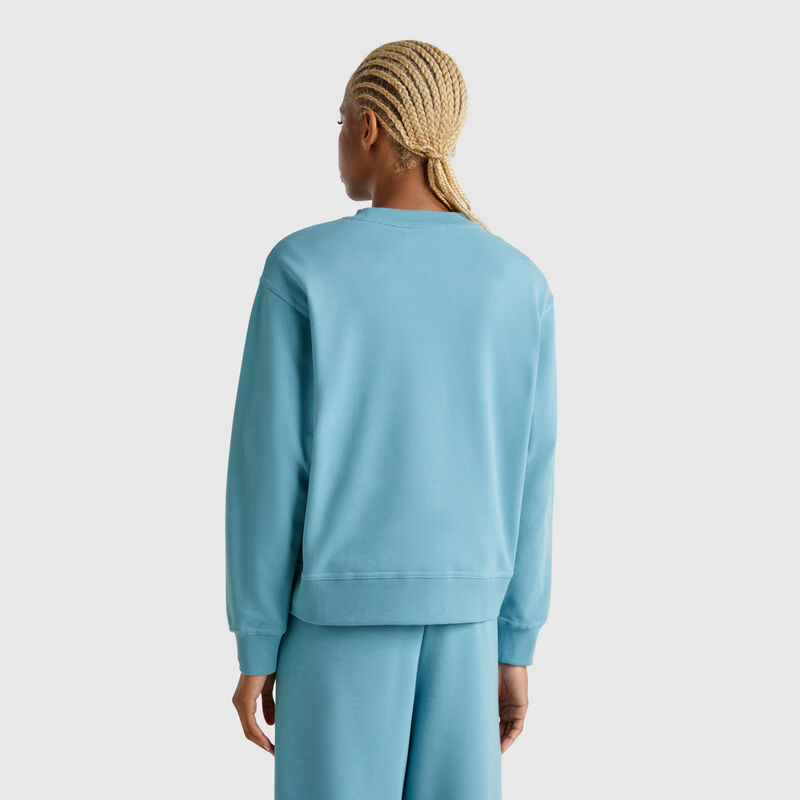 Sweatshirt with floral embroidery