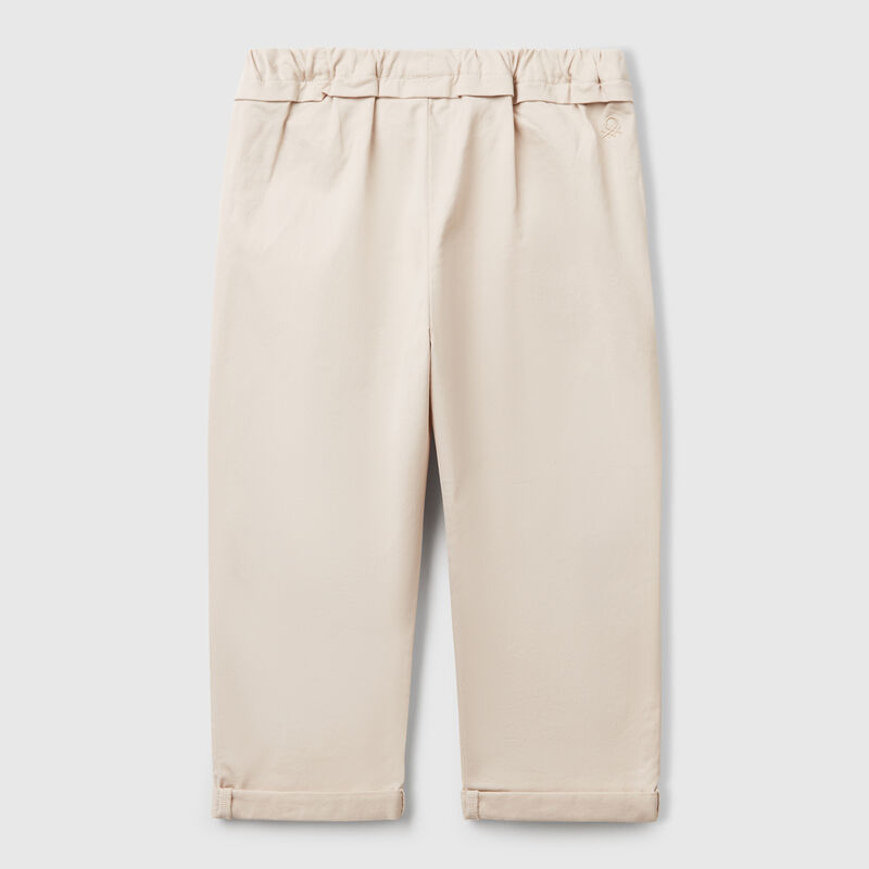 Trousers with bow