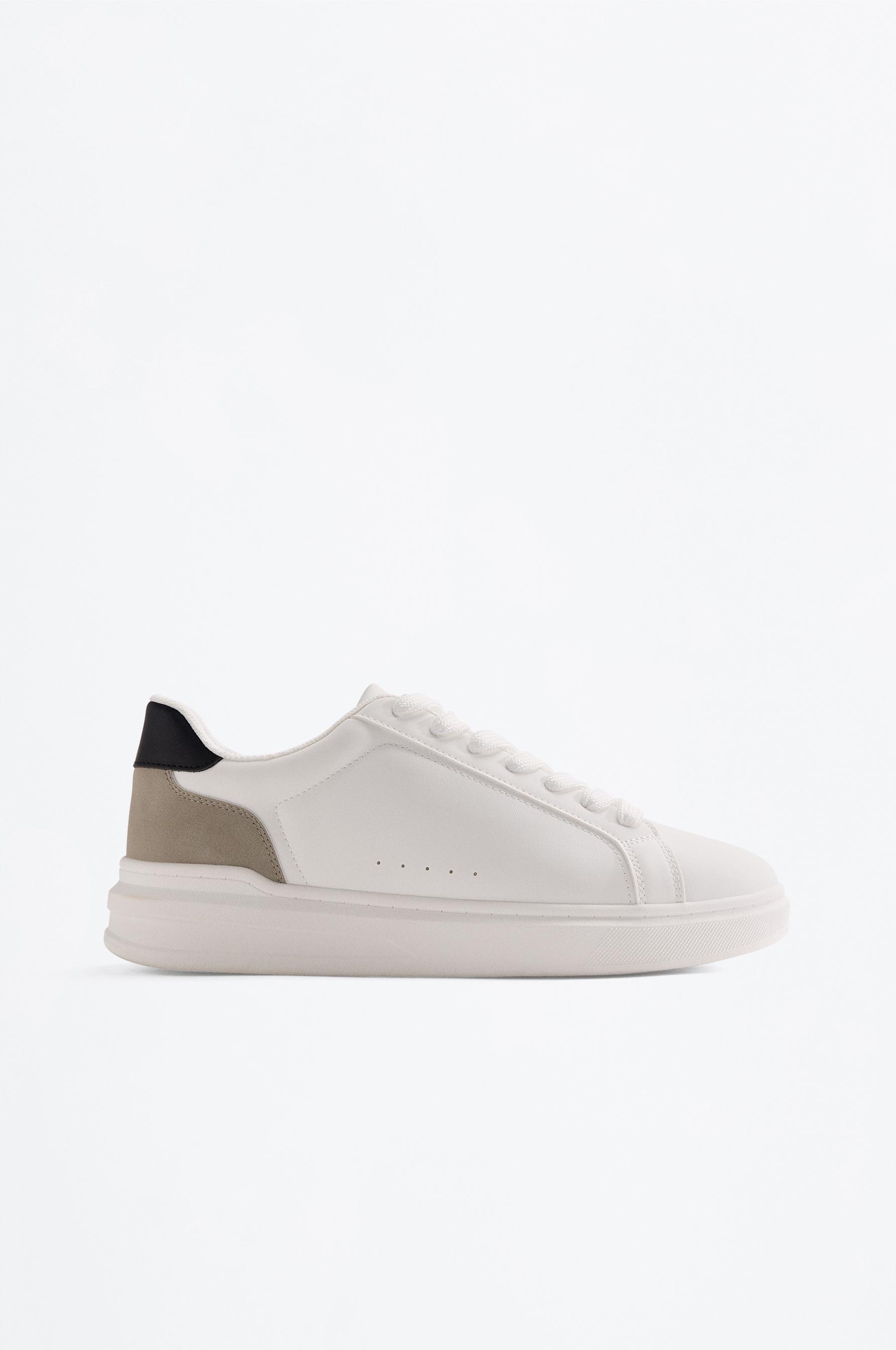 Zapatilla contraste talonera