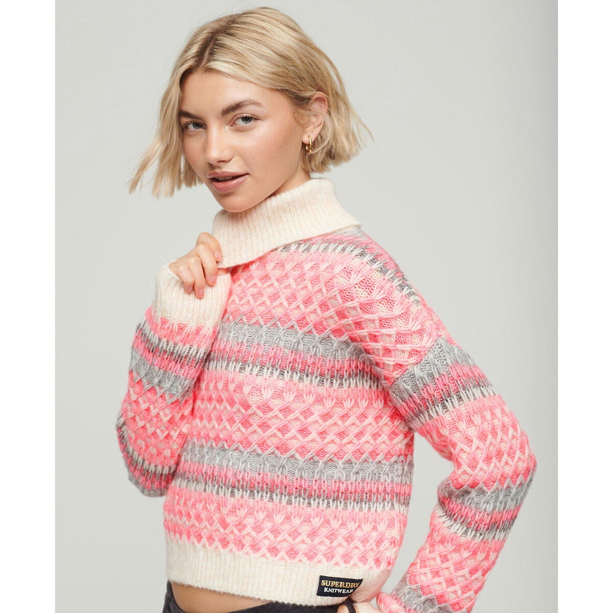 Pull col roulé crop à motifs graphiques
