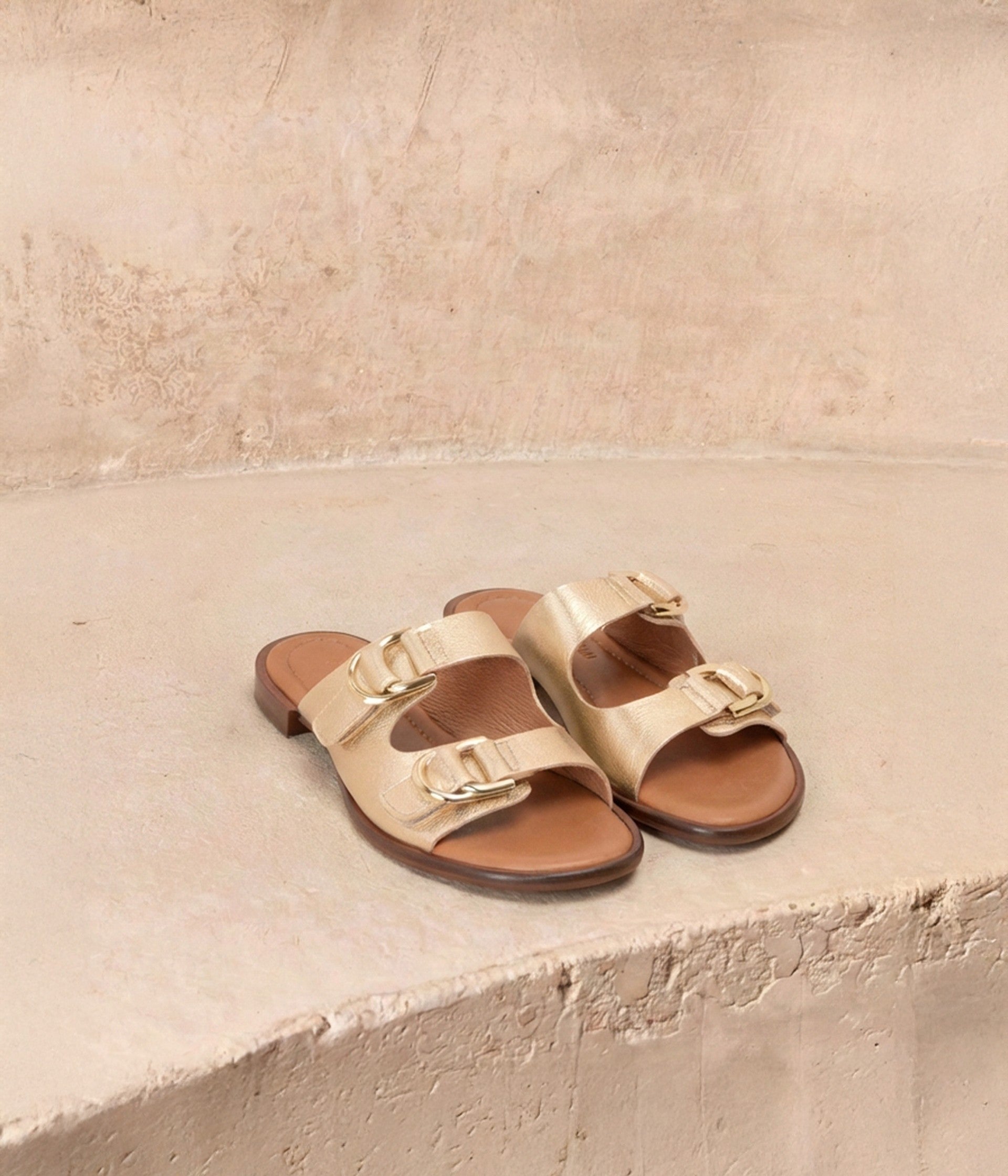 Mules en cuir doré Moji