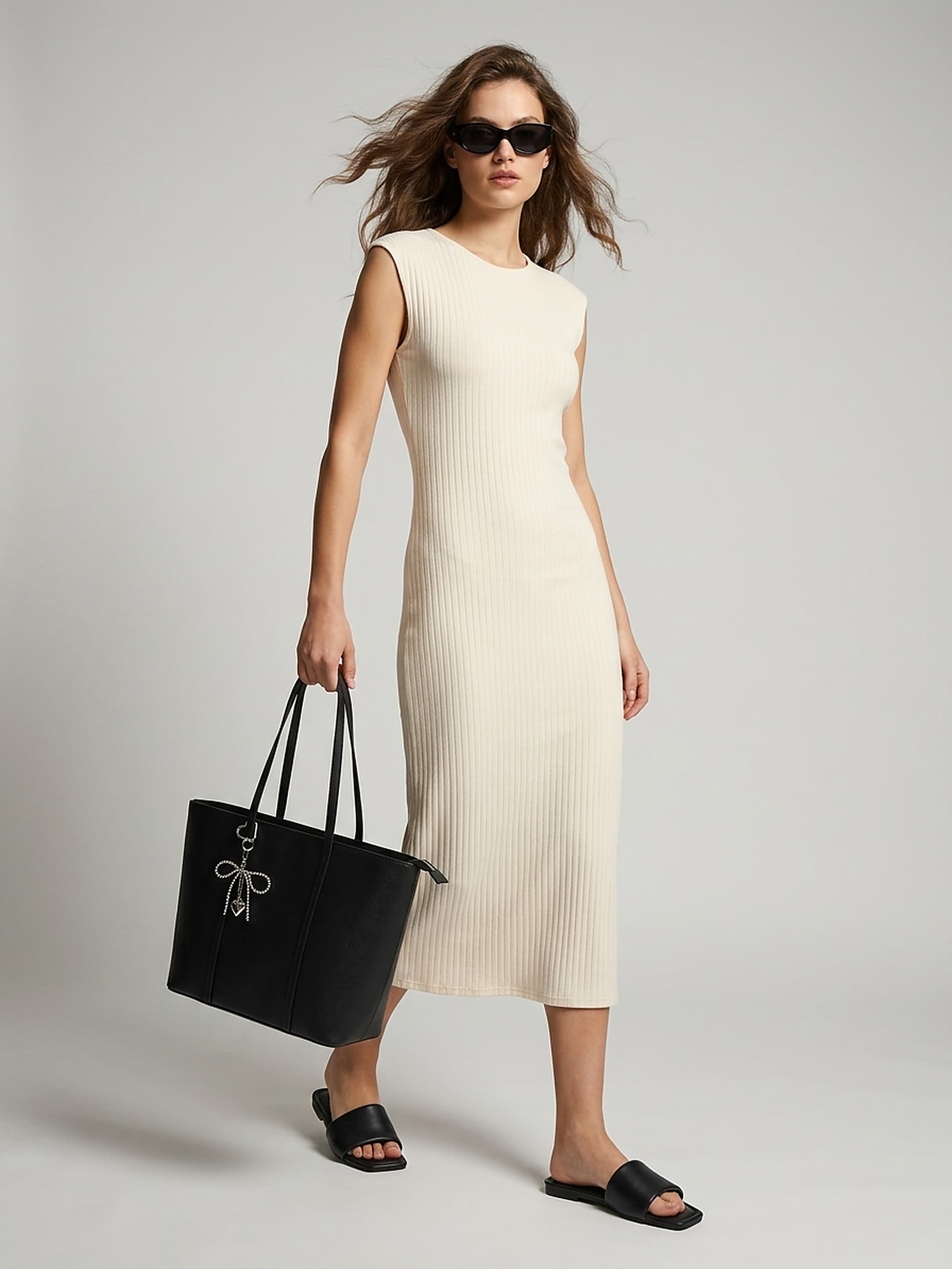 Torba shopper z imitacji skóry z ozdobnym brelokiem