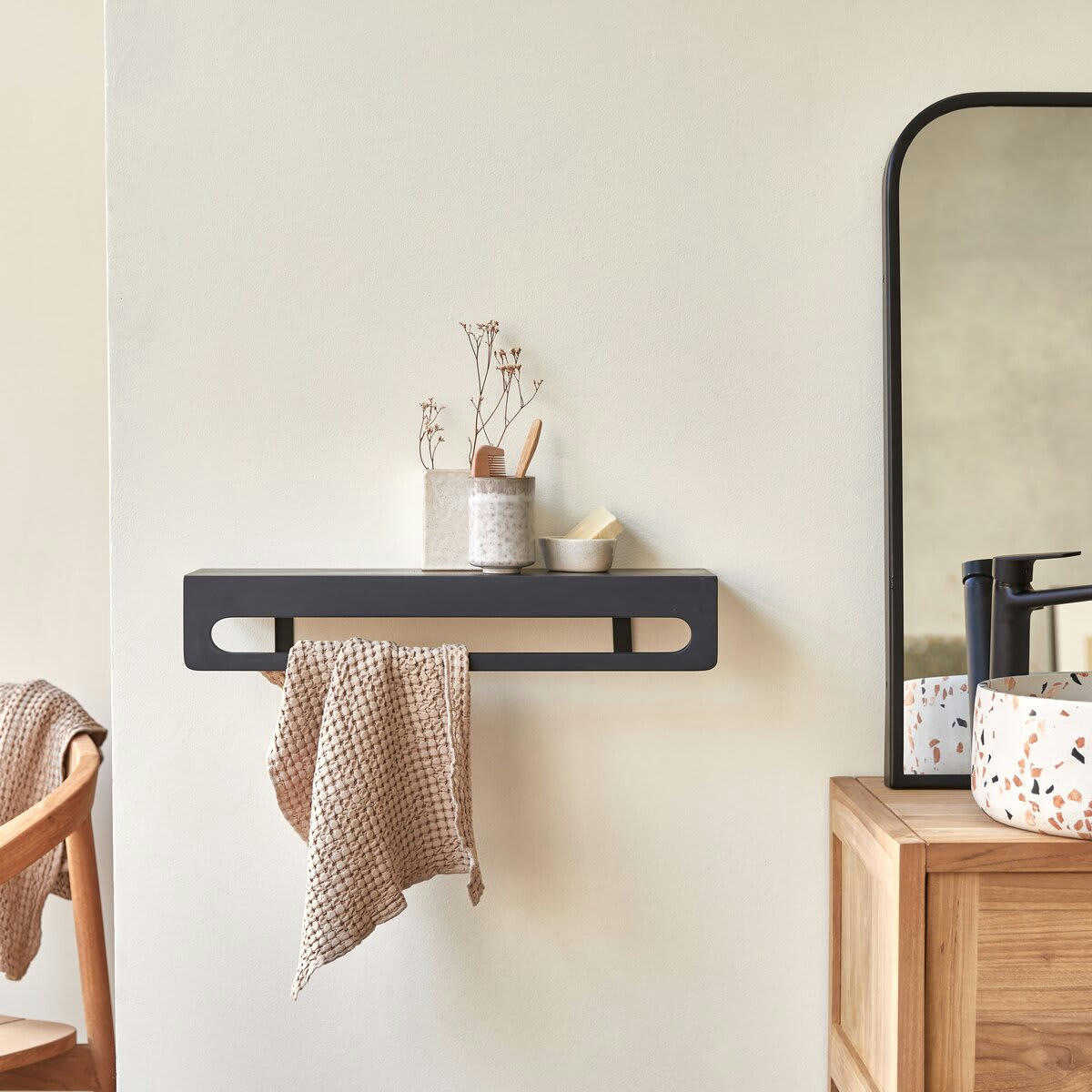 CLEA - Porte serviette mural en terrazzo black