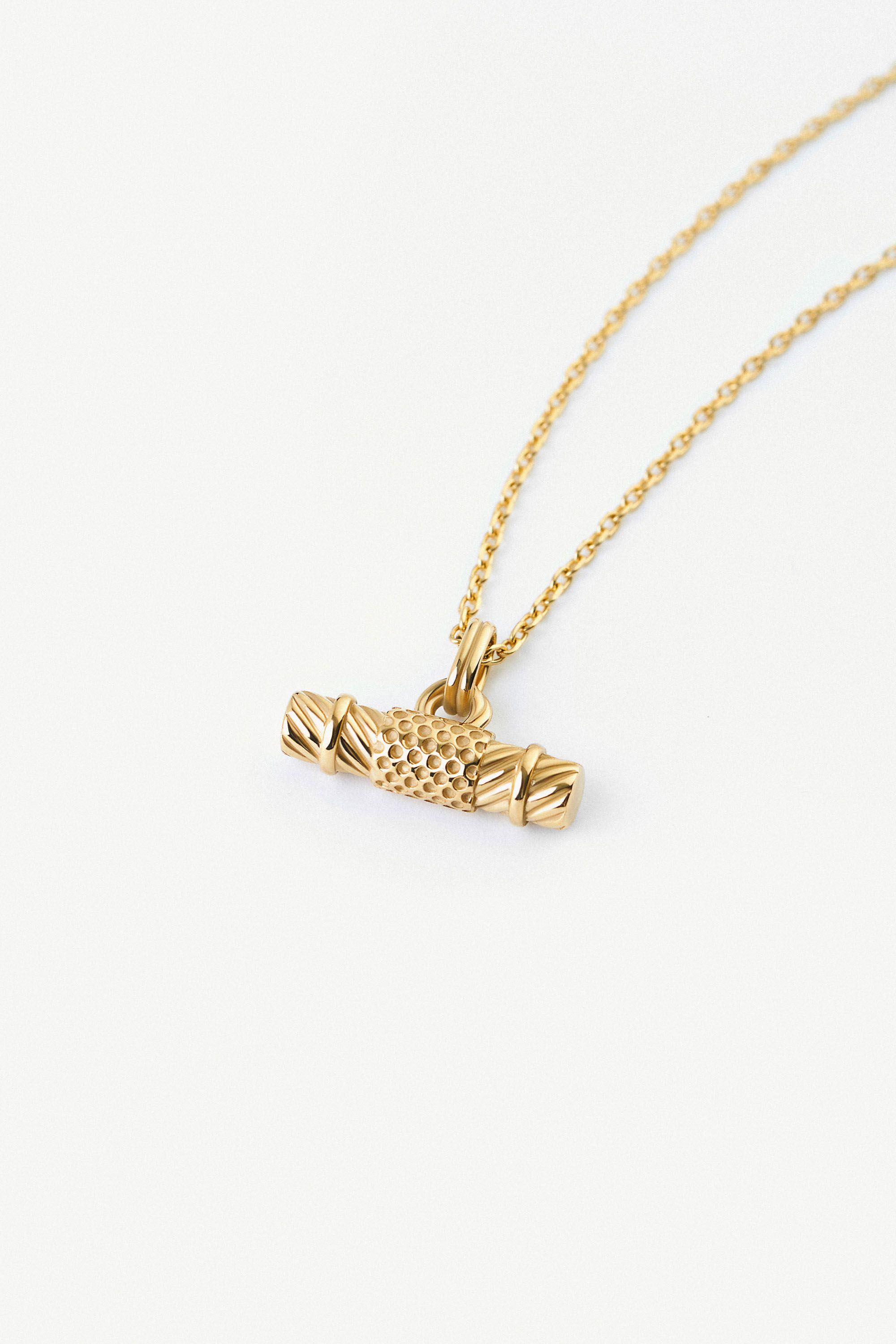 Elk & Bloom Raise The T-Bar Chunky 15K Gold Pendant Necklace