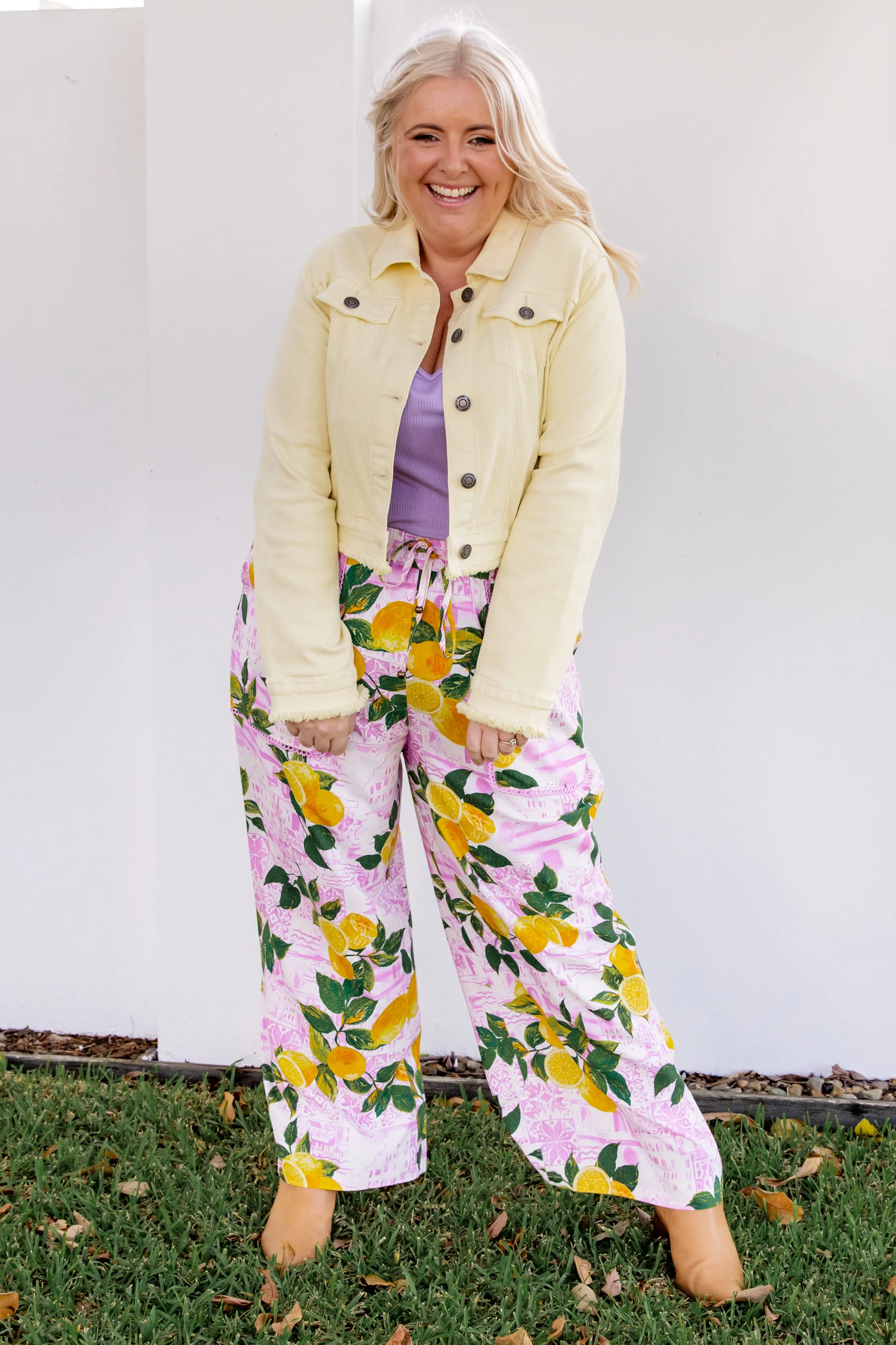 Kenzi Cropped Denim Jacket in Lemon Butter