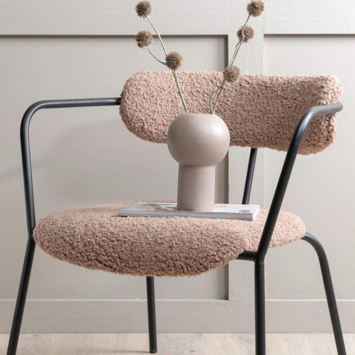 BUFFY - Chaise minimaliste en tissu bouclé et métal beige