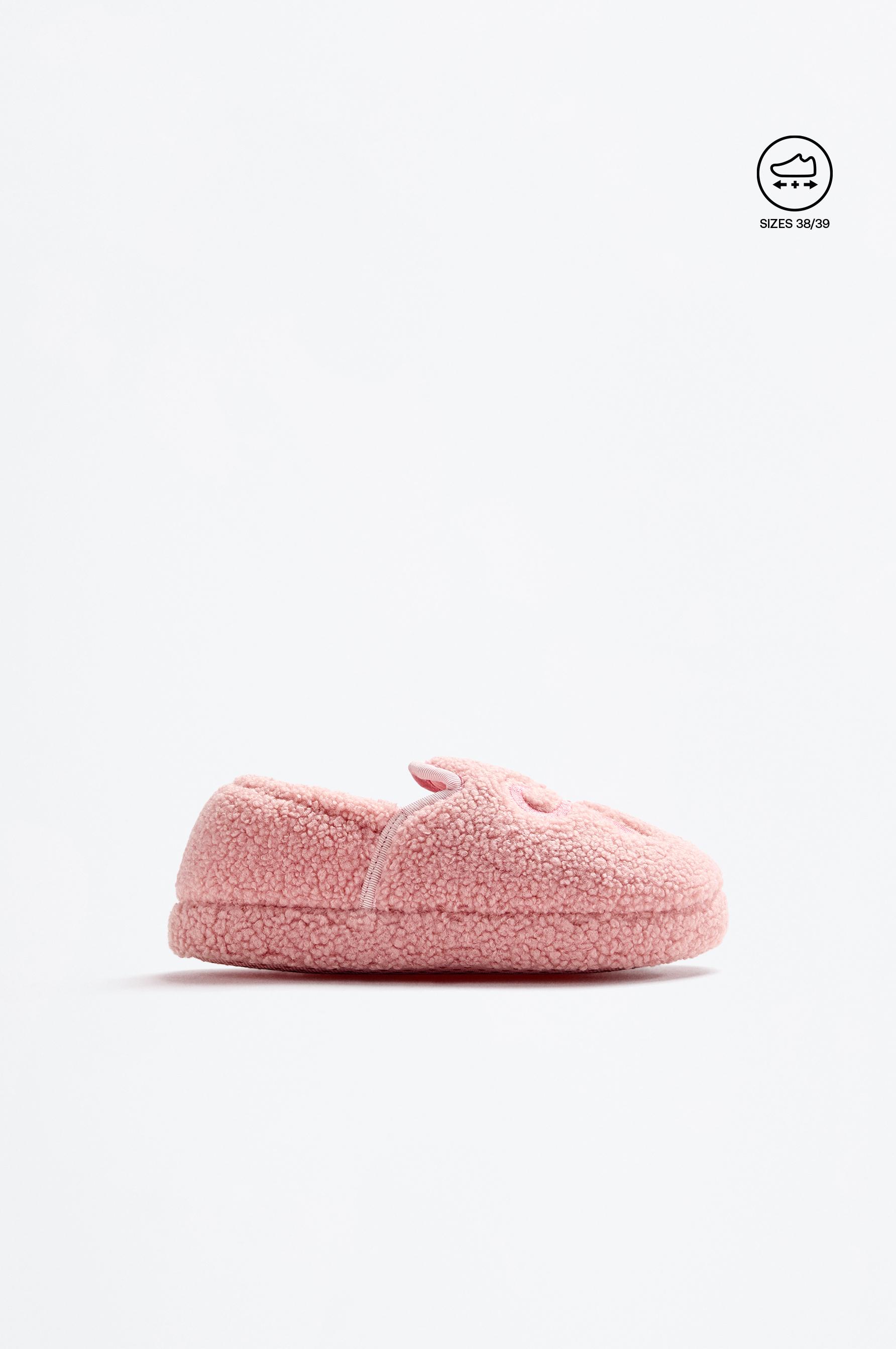 Zapatilla de casa lazo suave cerrada