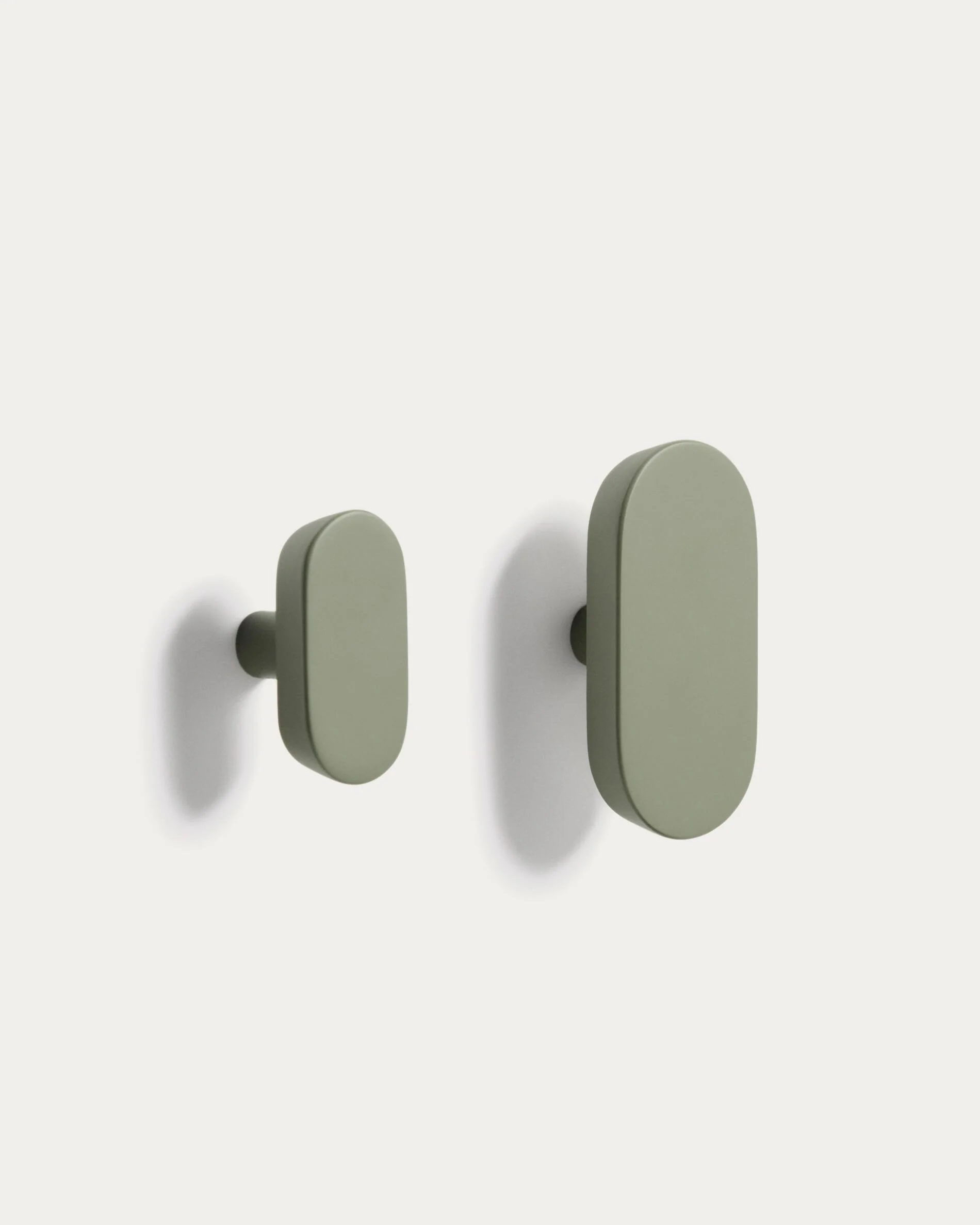 Arely set of 2 solid beech wood hangers with green lacquer finish 6.5 cm/10 cm