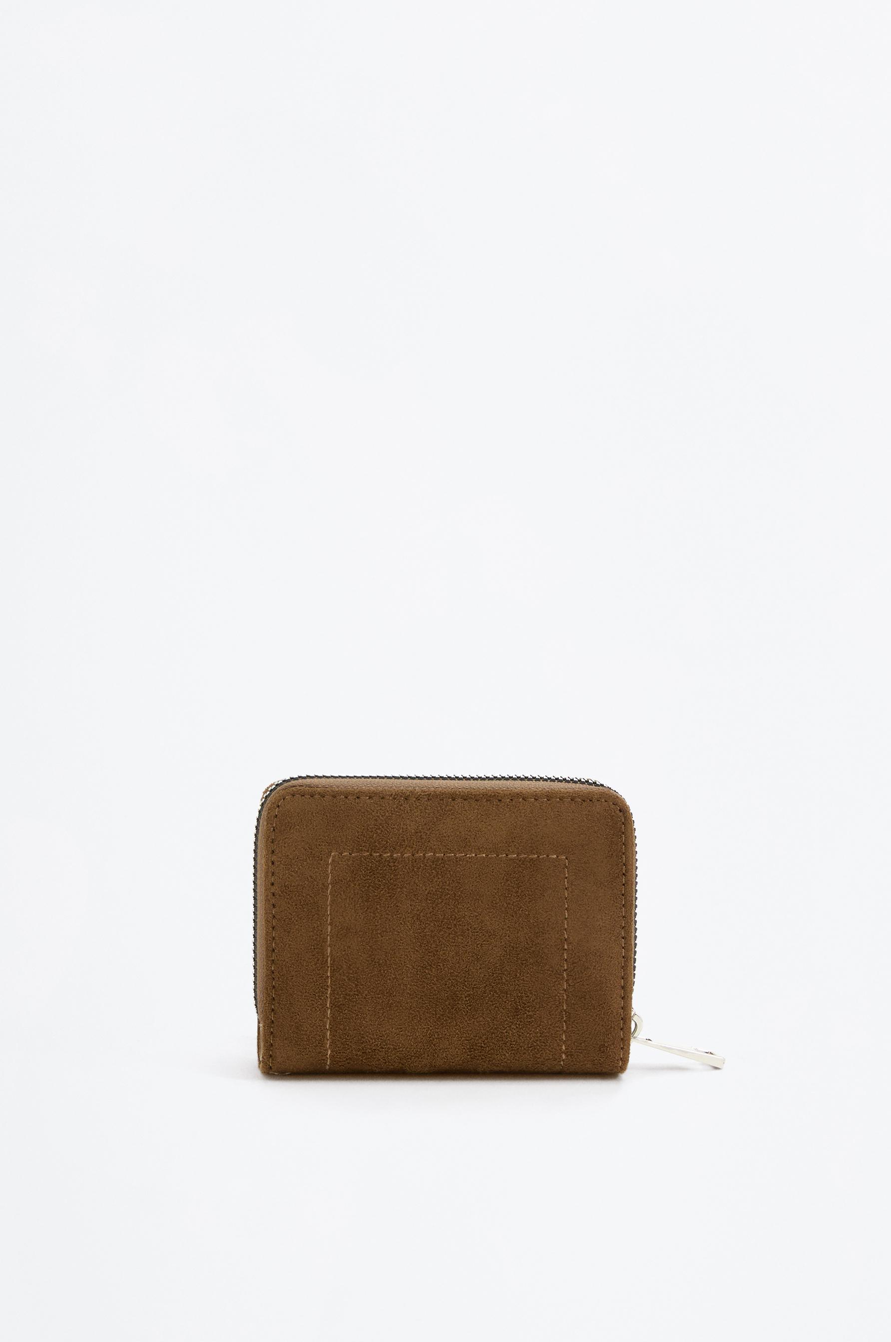 CARTERA PU CON TACHAS