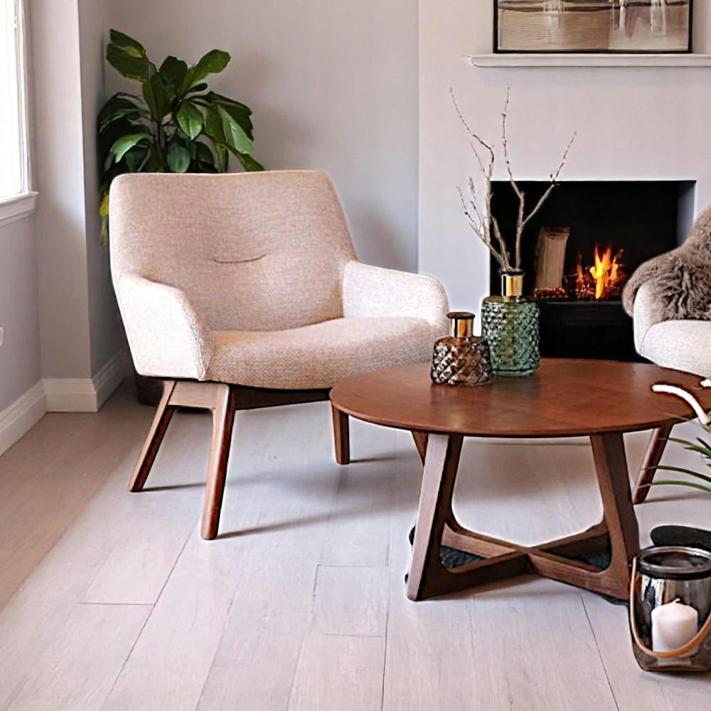 Fauteuil beige sable avec structure en bois de noyer BERLIN