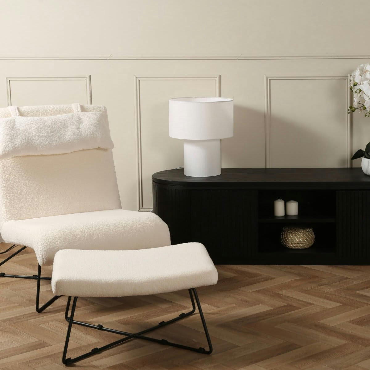 BAKA - Meuble TV morderne avec tasseaux de bois noir