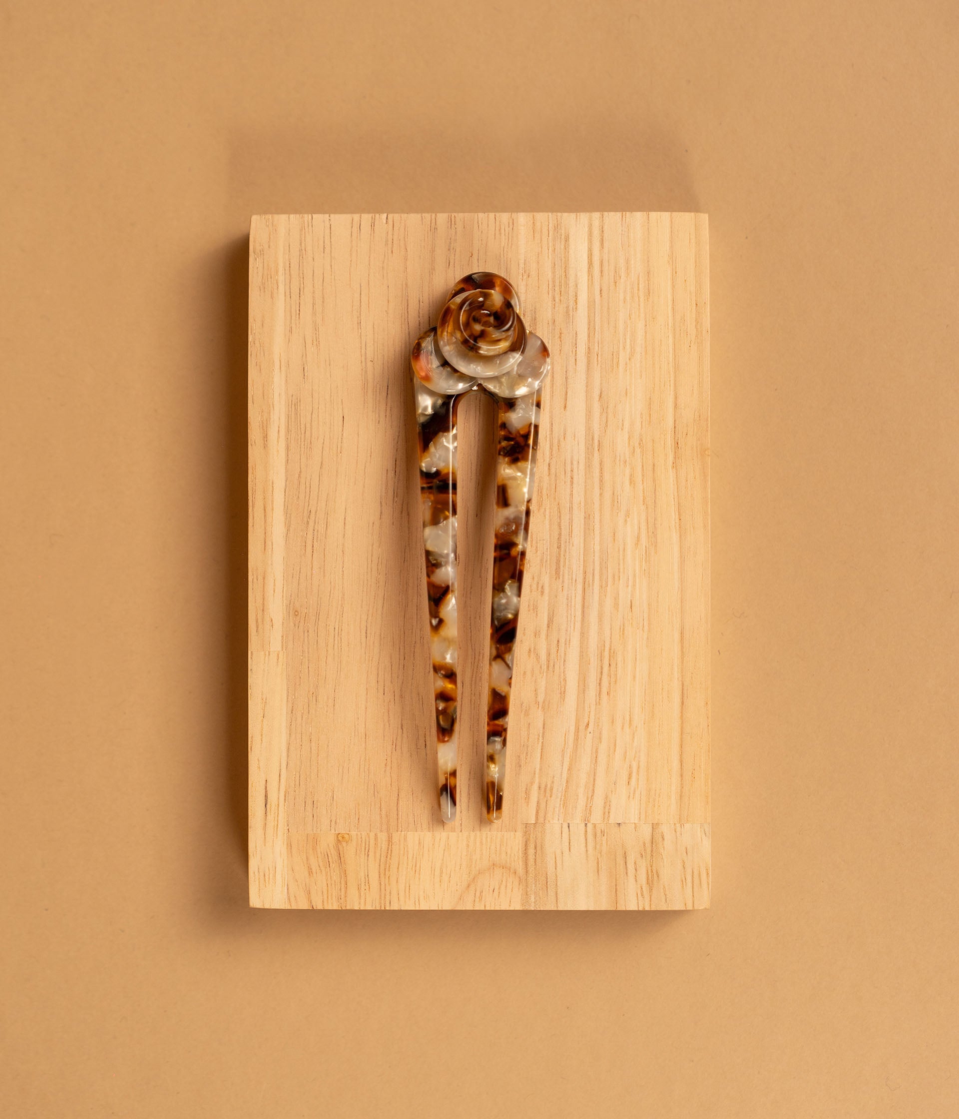 Broche à chignon écaille
