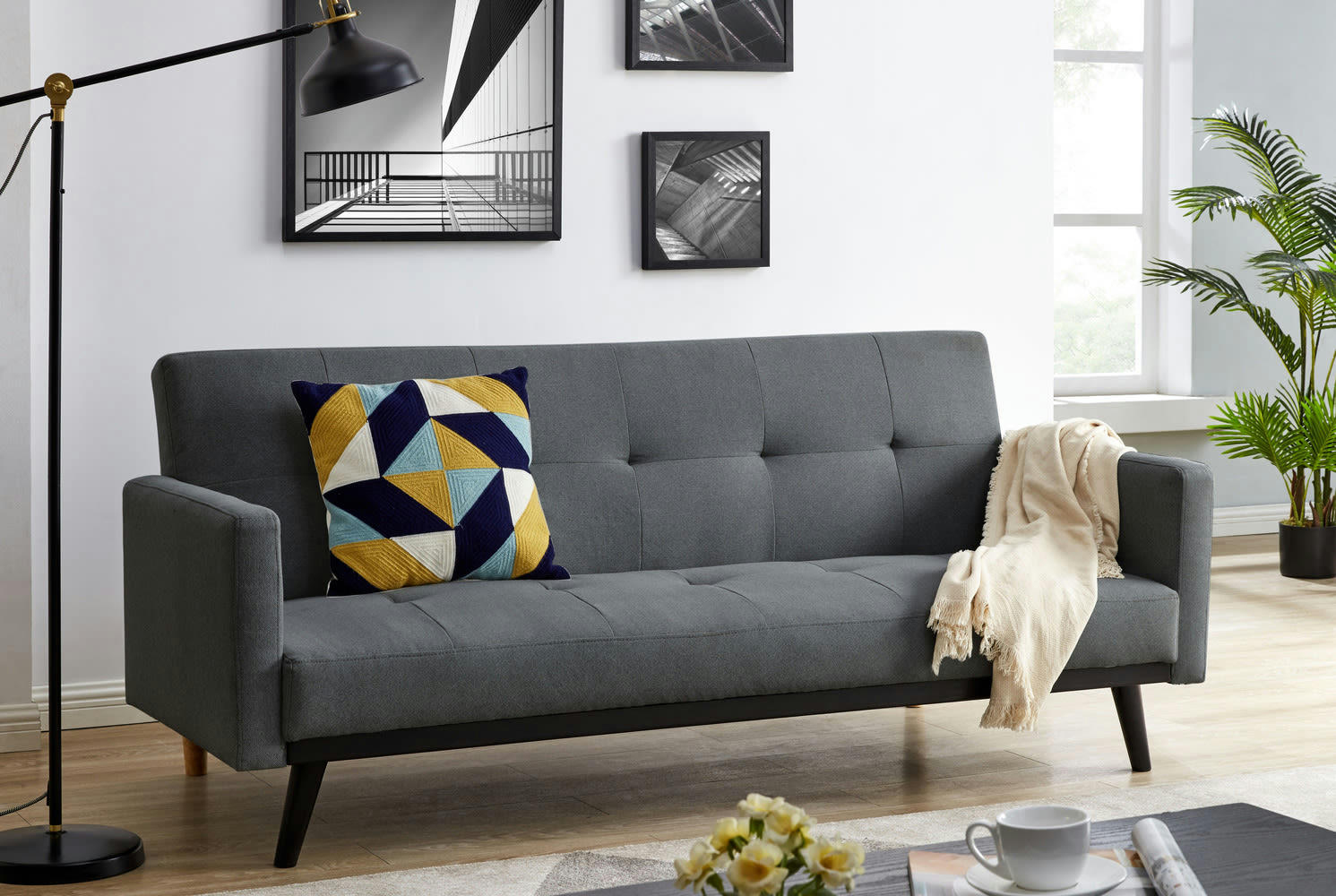 LEON - Canapé convertible 3 places en tissu gris foncé pieds noirs
