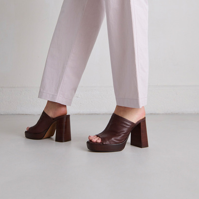 Mules à talonsen cuir marron | BAYA