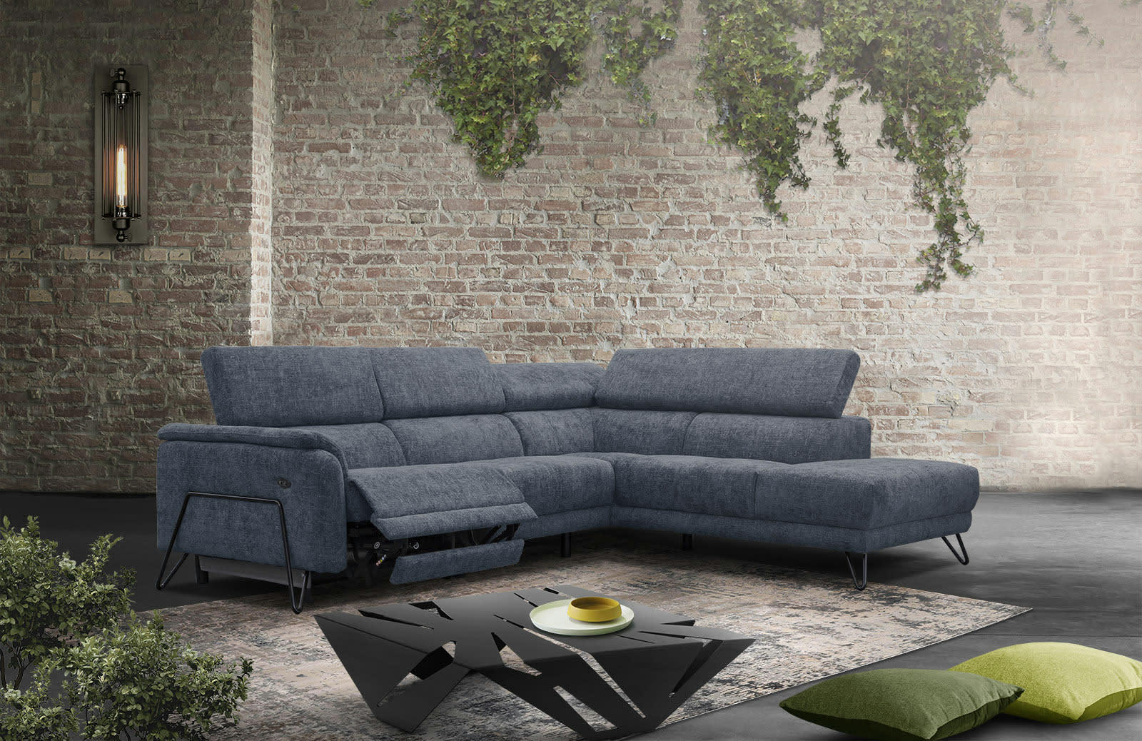 RODEN - Canapé d'angle droit 5 places avec relax électrique tissu bleu marine