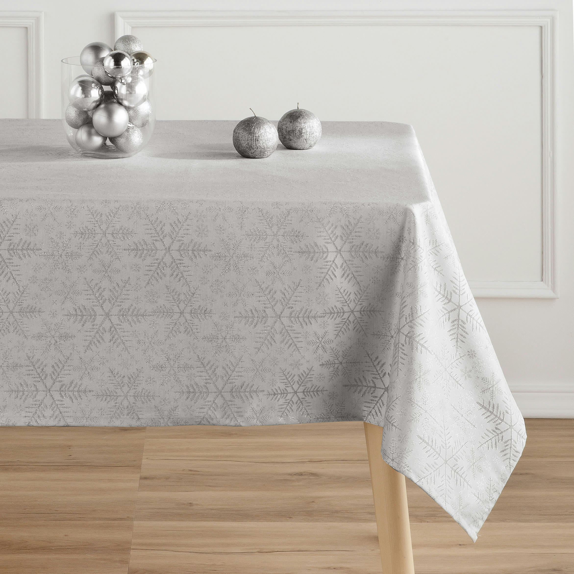COLLECTION DE NOËL JACQUARD - Nappe tissé jacquard antitâche dessin de noél argent 150x150 cm