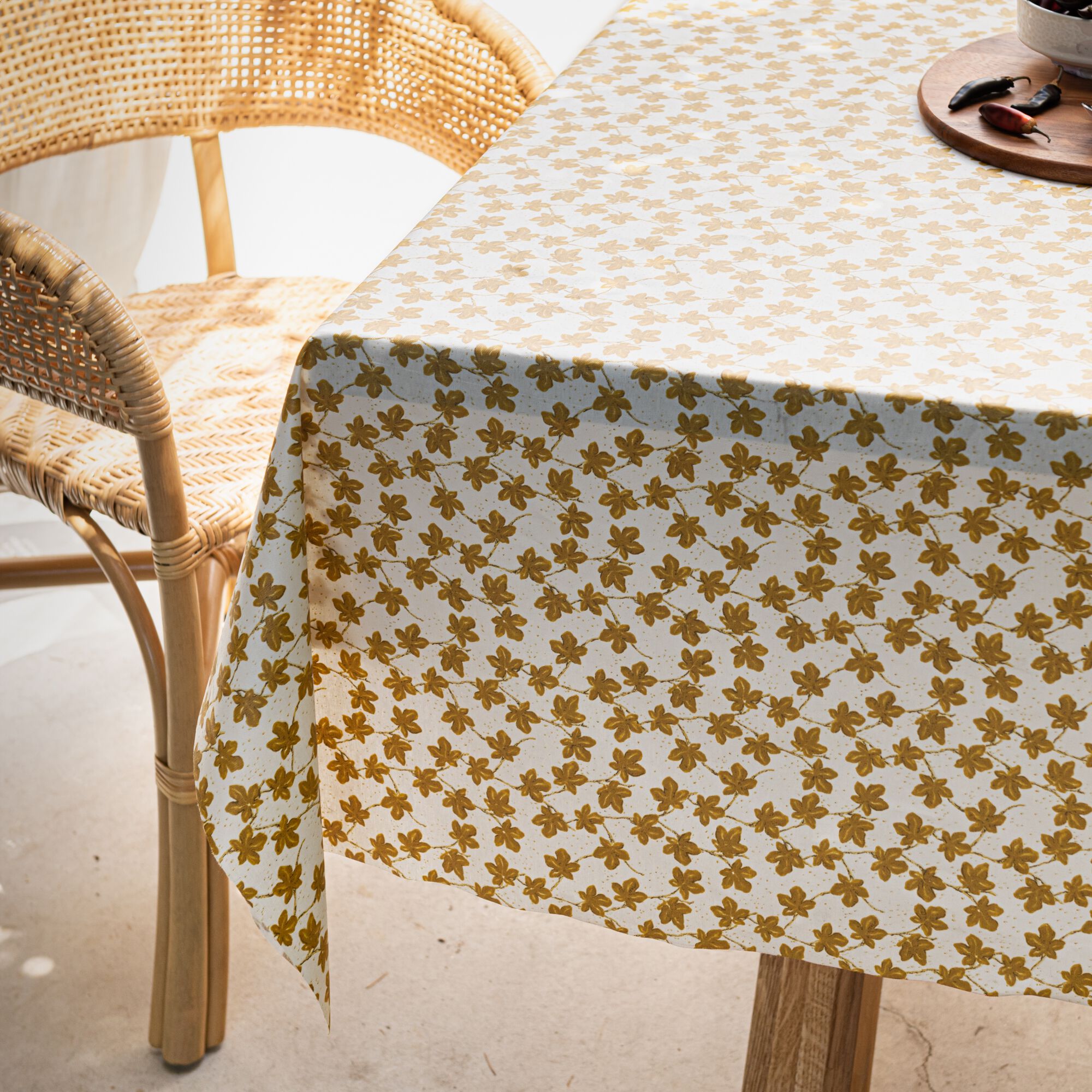 FIGUIER - Nappe enduite en coton motif figuier - jaune argan 150x250cm