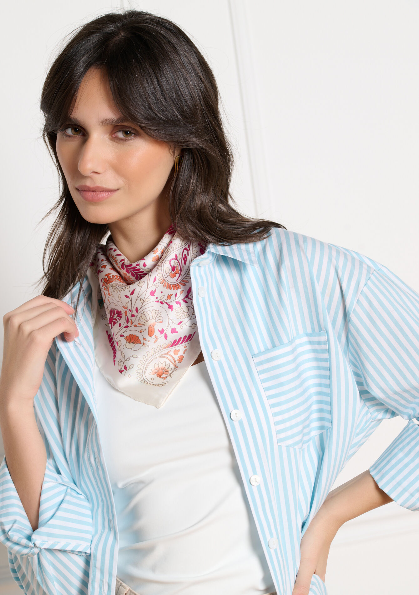 Satijnen sjaal met bloemenprint