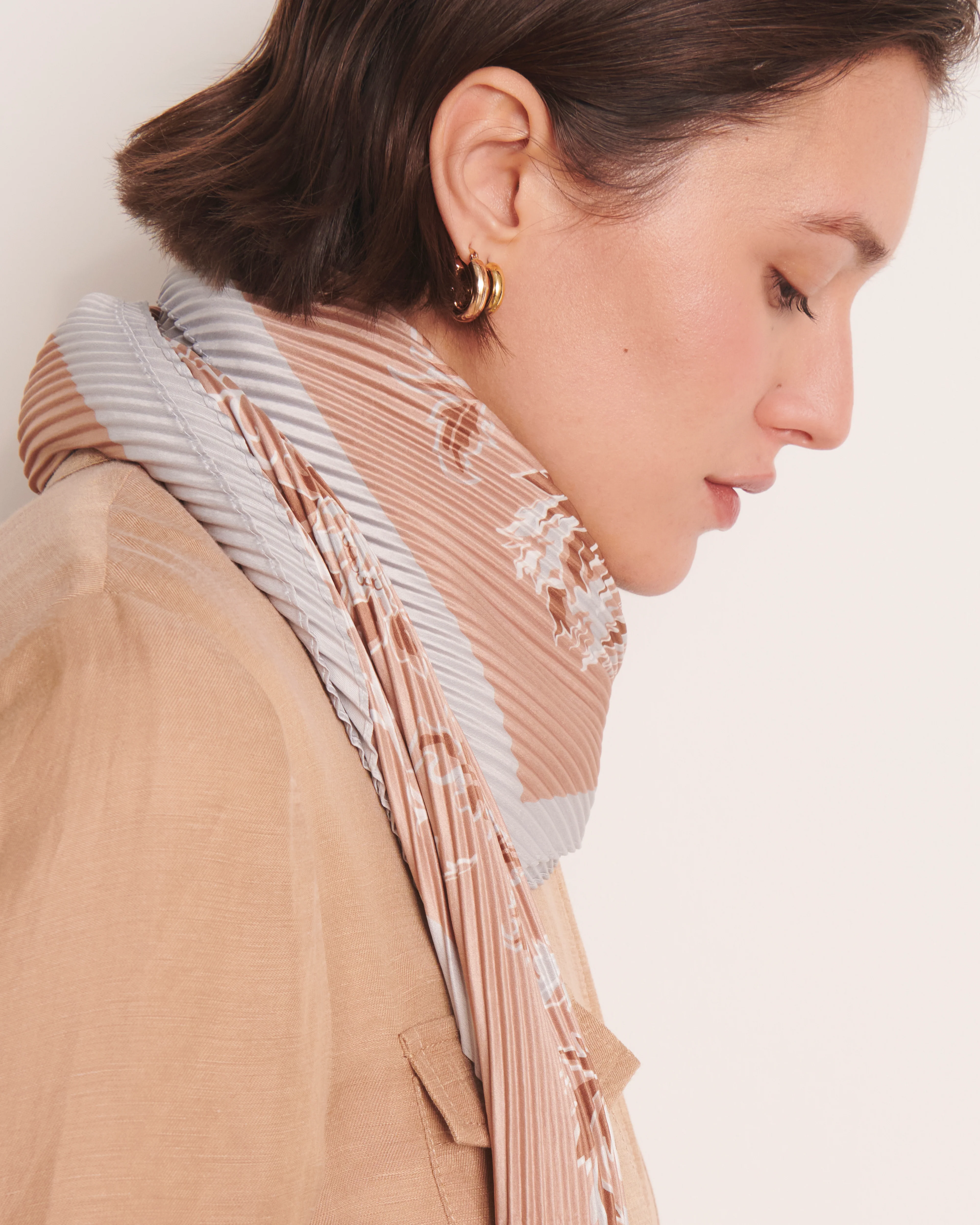Carré plissé beige EFLEURS-PLIS-BIS/13247/531