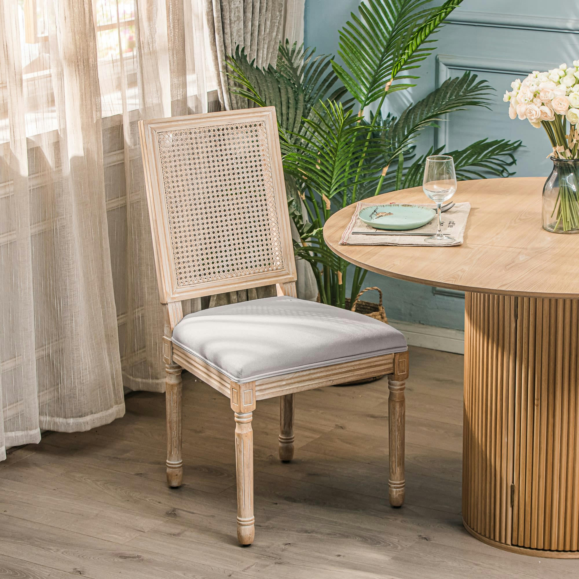 - Lot de 2 chaises en bois et cannage avec assise en tissu gris clair