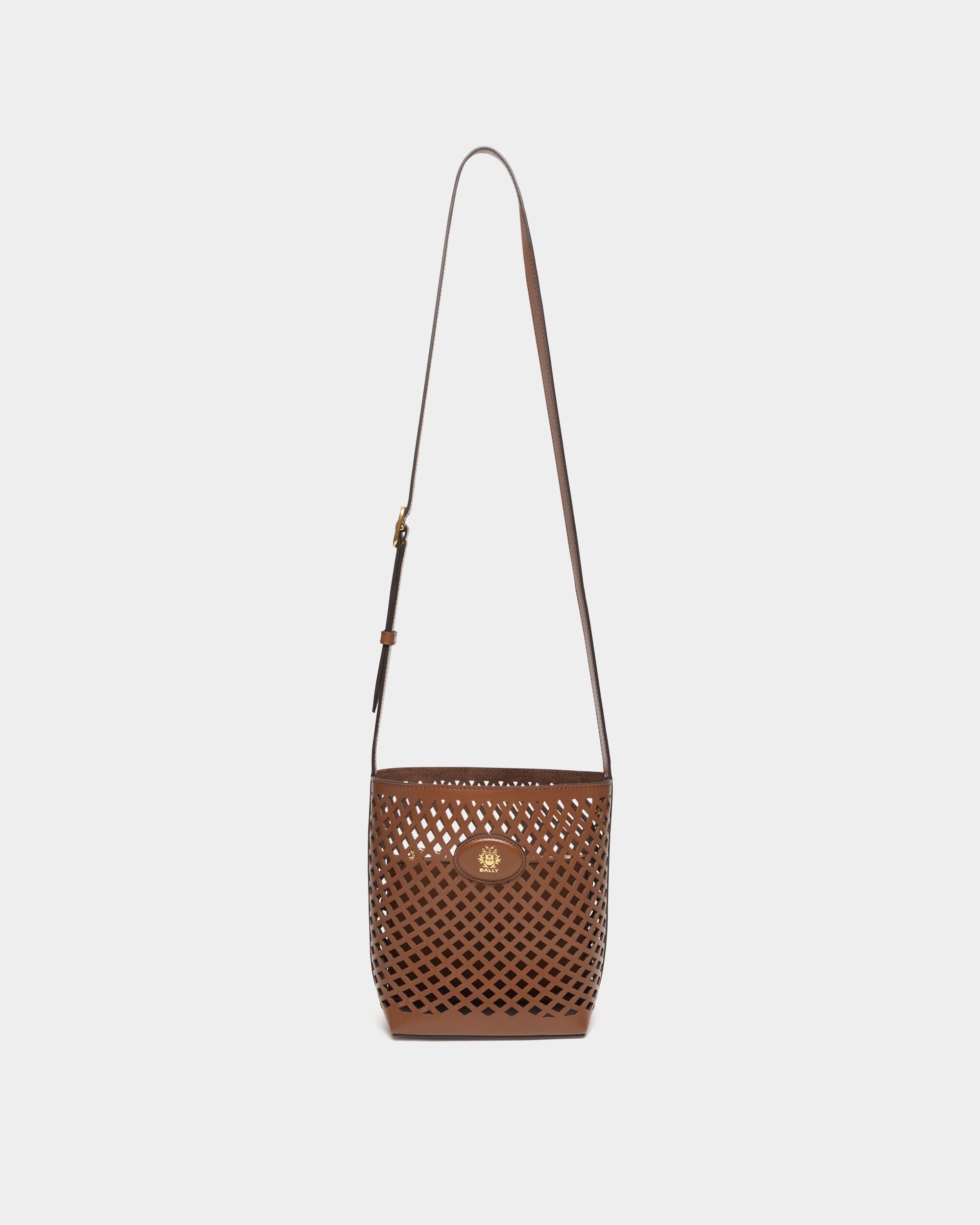 Signature Bucket Bag aus lasergeschnittenem Leder in Braun