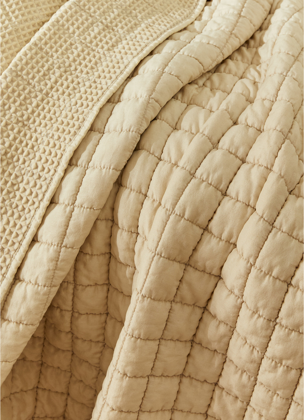 COUVRE-LIT MOLLETONNÉ GAUFRÉ ÉCRU