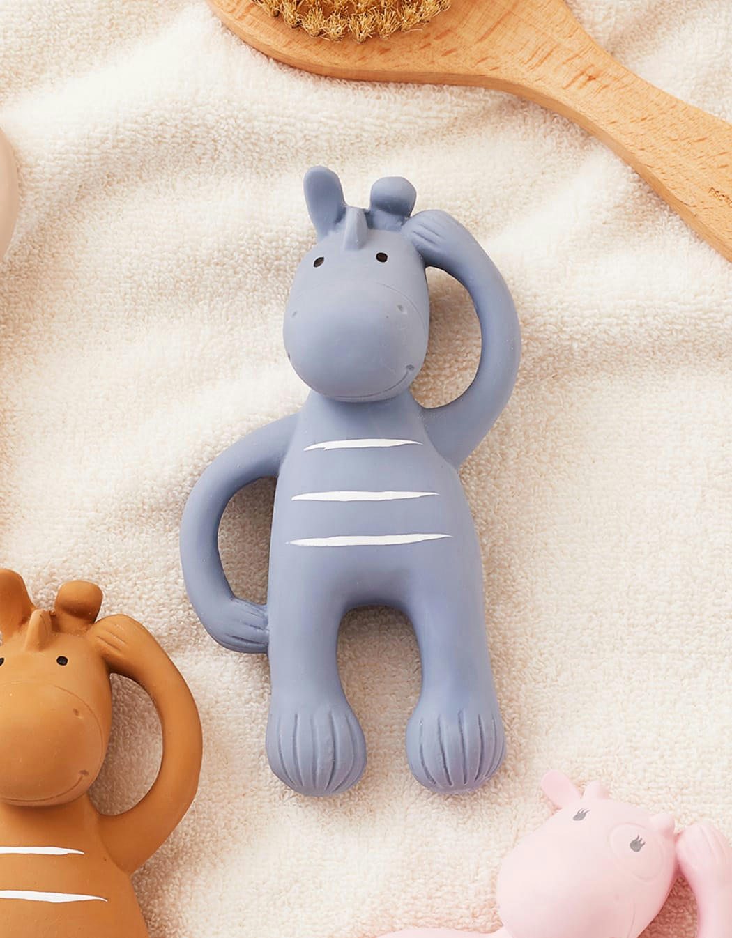 - Jouet de bain et de dentition en caoutchouc naturel bleu