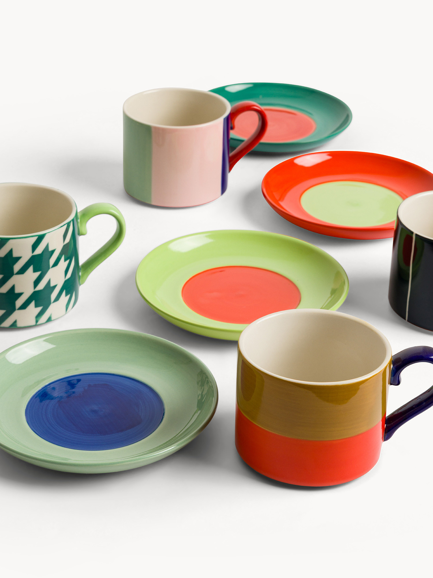 Tazze t&egrave; in ceramica motivi astratti