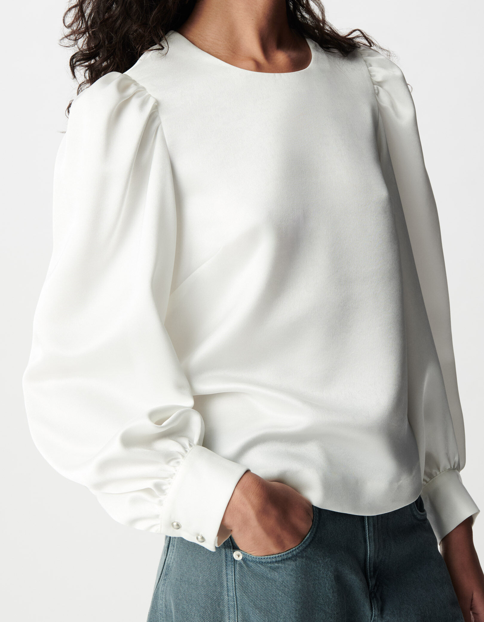 Blouse blanche satinée décolleté V dos Femme