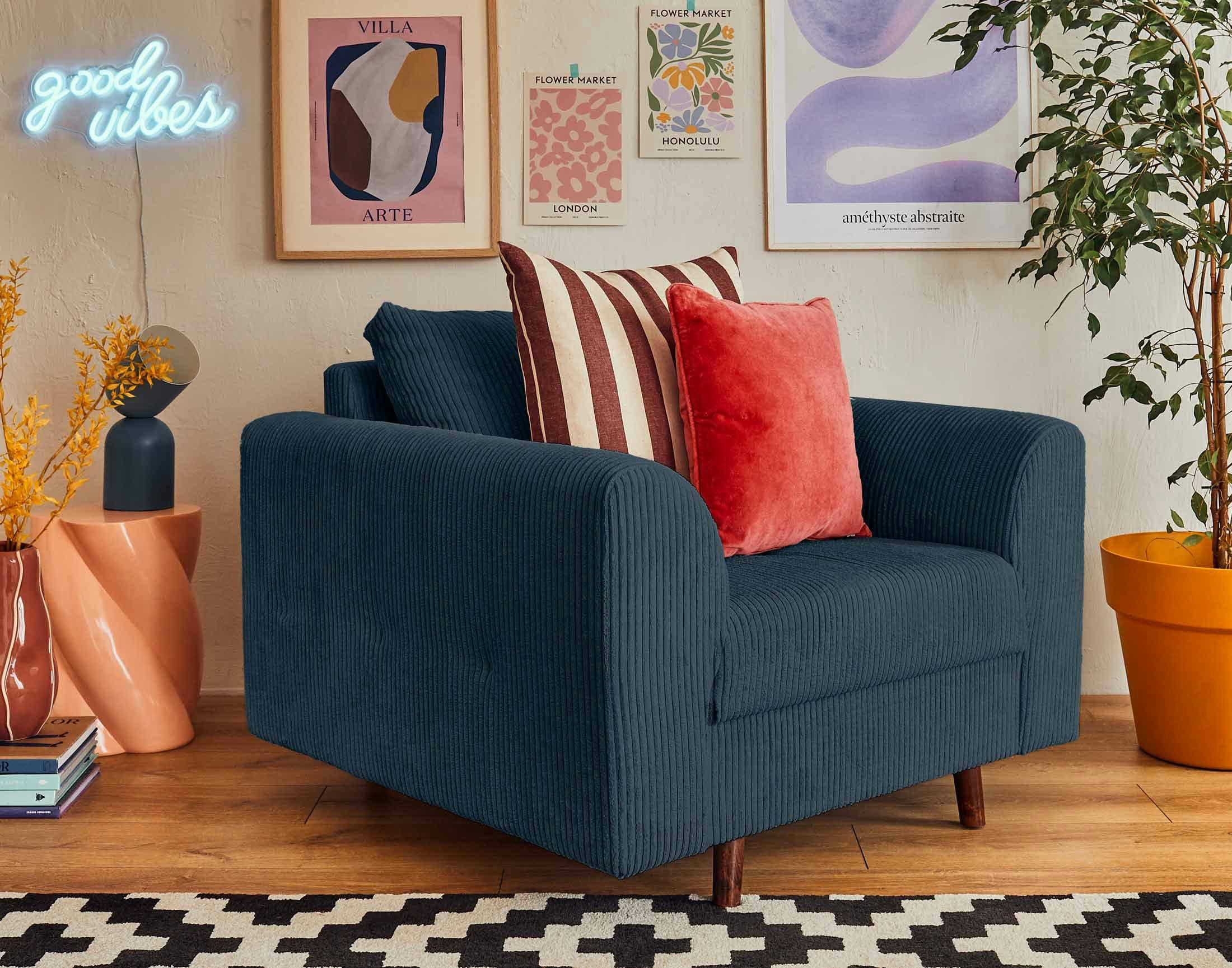 RUNE - Fauteuil en velours côtelé bleu nuit