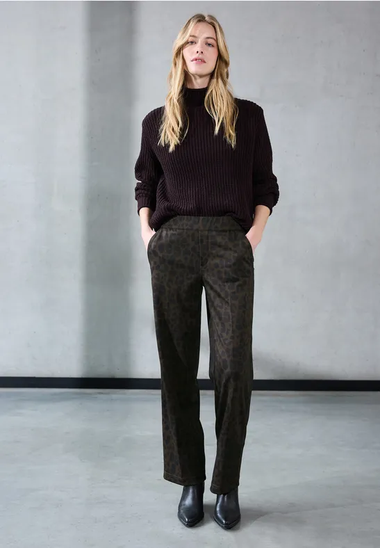 Straight Leg Leo Hose