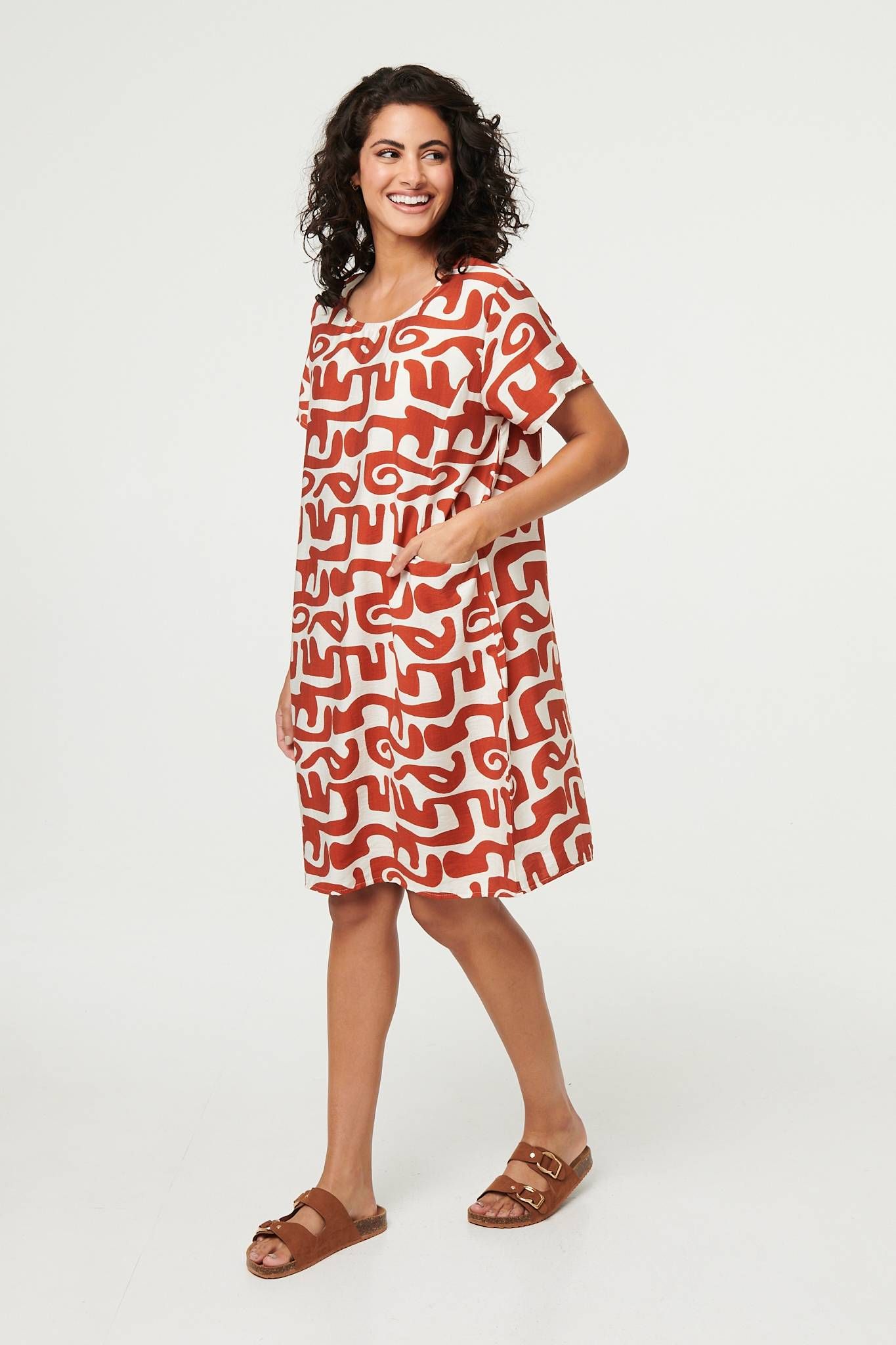 Izabel London Abstract 1/2 Sleeve Knee Length Dress