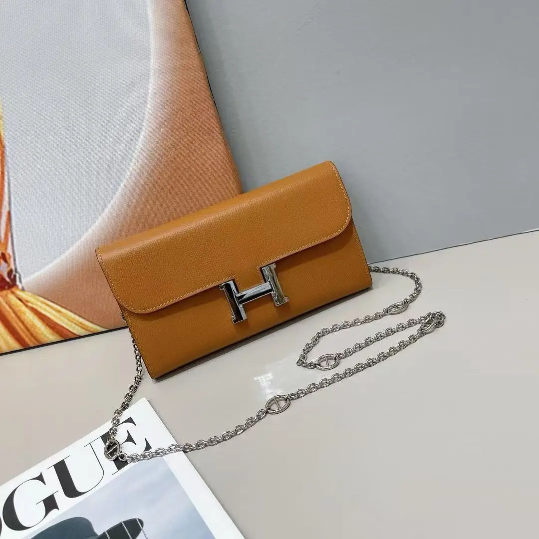 Hermès Constance wallet on chain