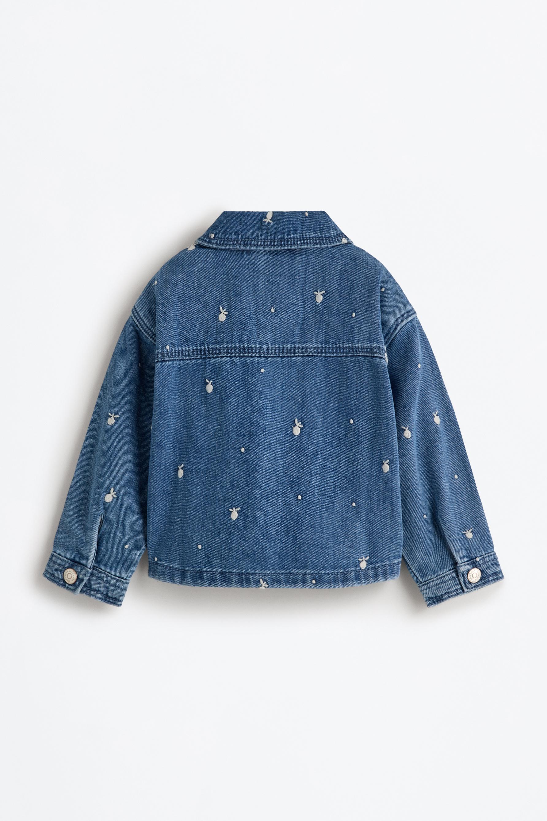 Cazadora bordada denim