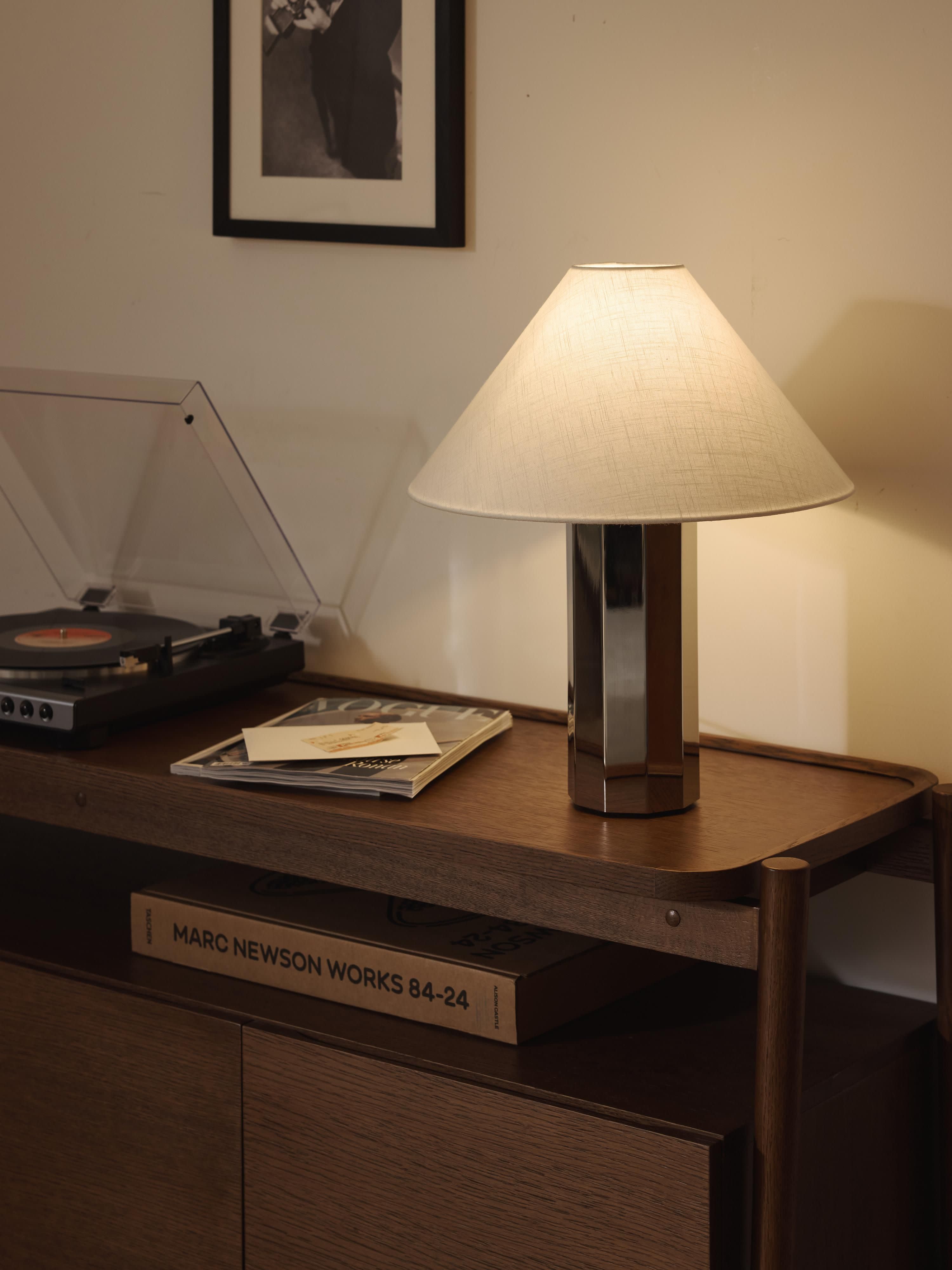Große Tischlampe Lima mit Metallfuß