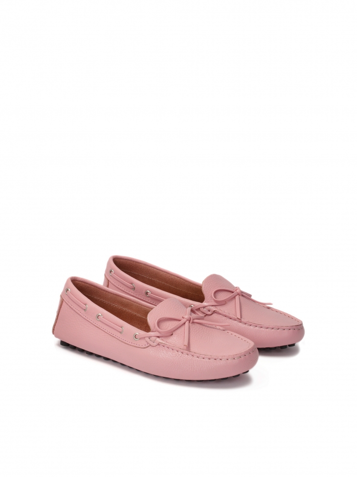 Pink leather moccasins with thong