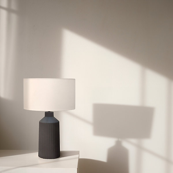 Lampe de table en céramique noire