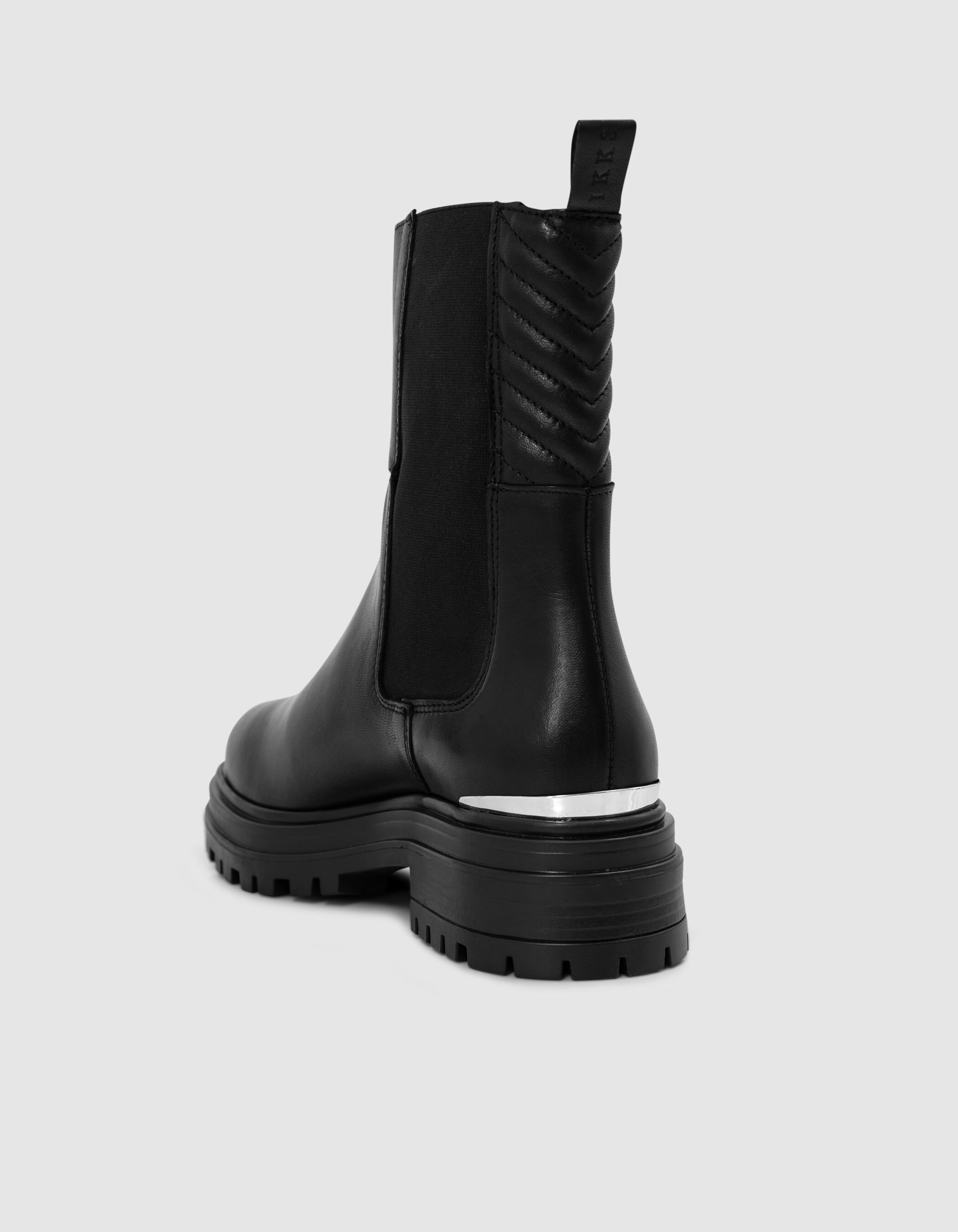 Chelsa boots noires cuir barrette métal Femme