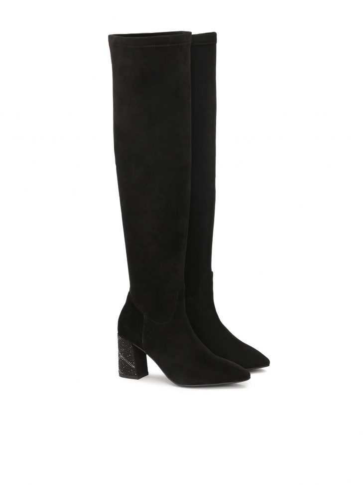 Black musketeers with an embellished heel