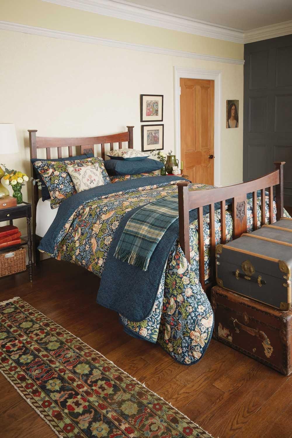 Morris & Co Strawberry Thief' Throw 265X260cm