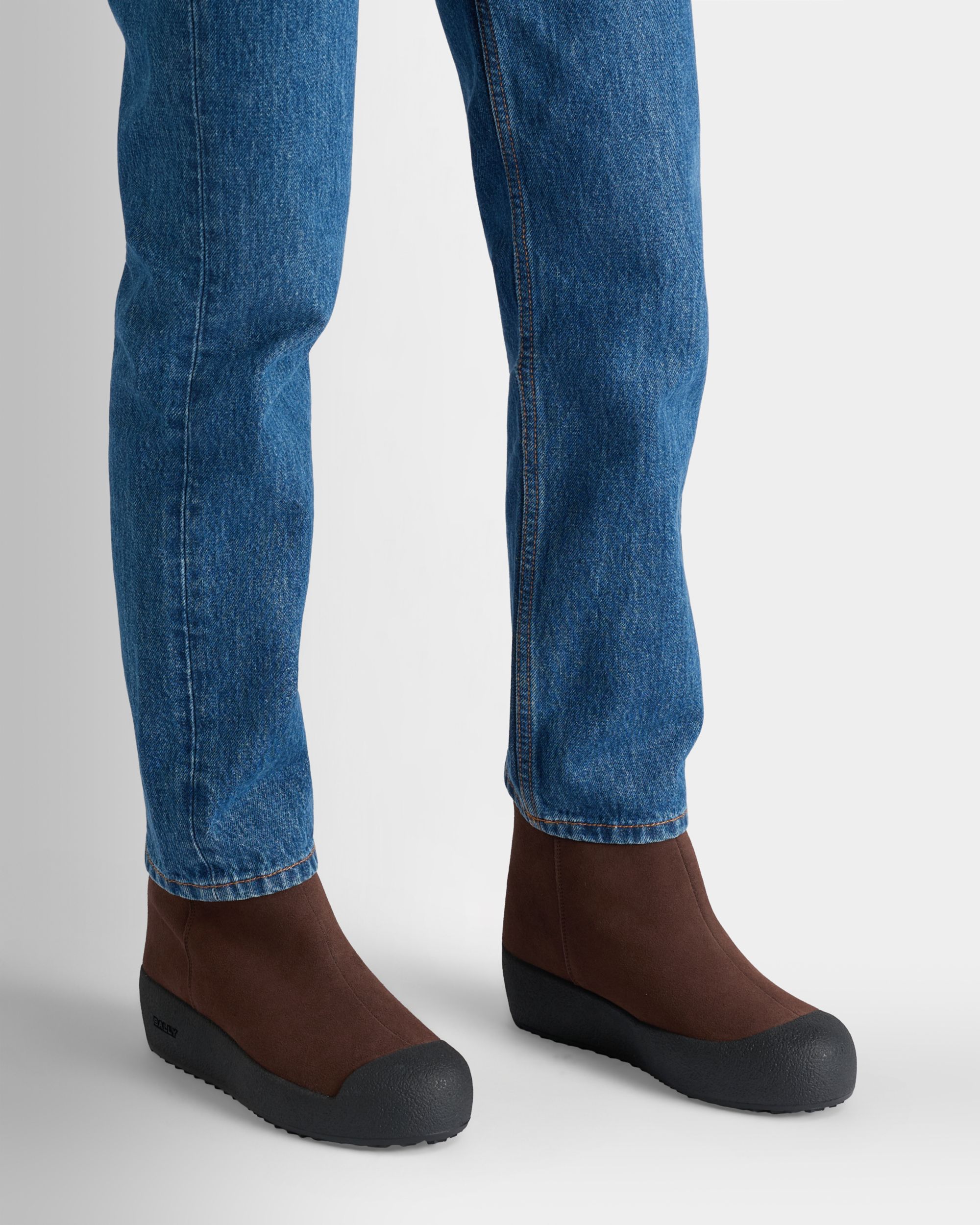 Bally Curling Stiefelette Aus Veloursleder In Ebenholzschwarz