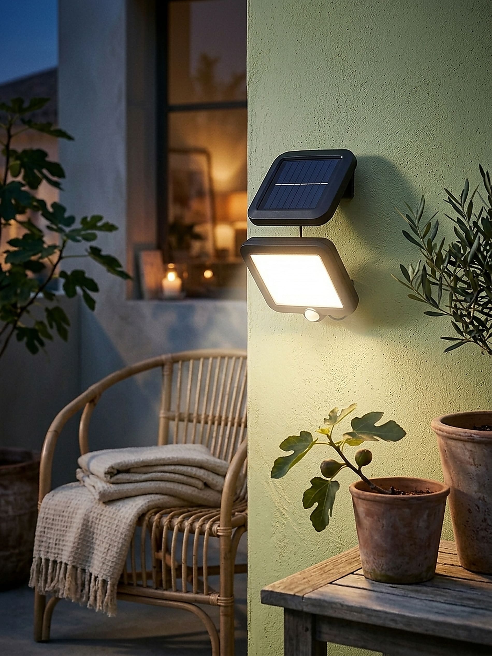 Zawieszana lampka solarna LED