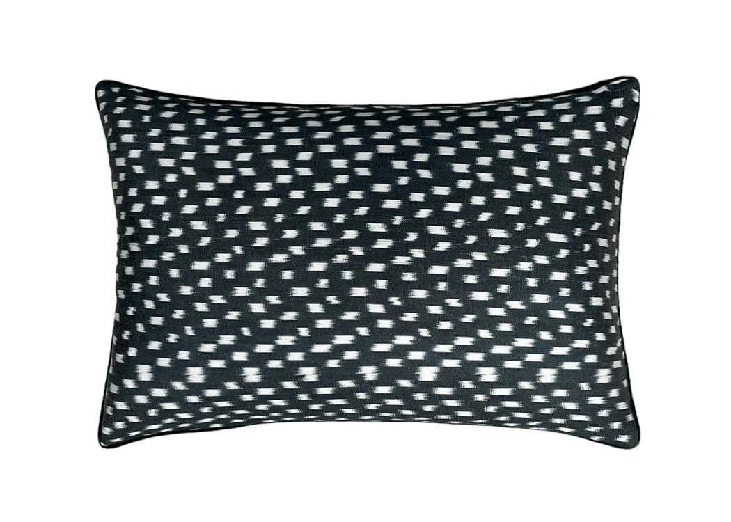 - Housse de coussin double soie ikat  40x60 noir
