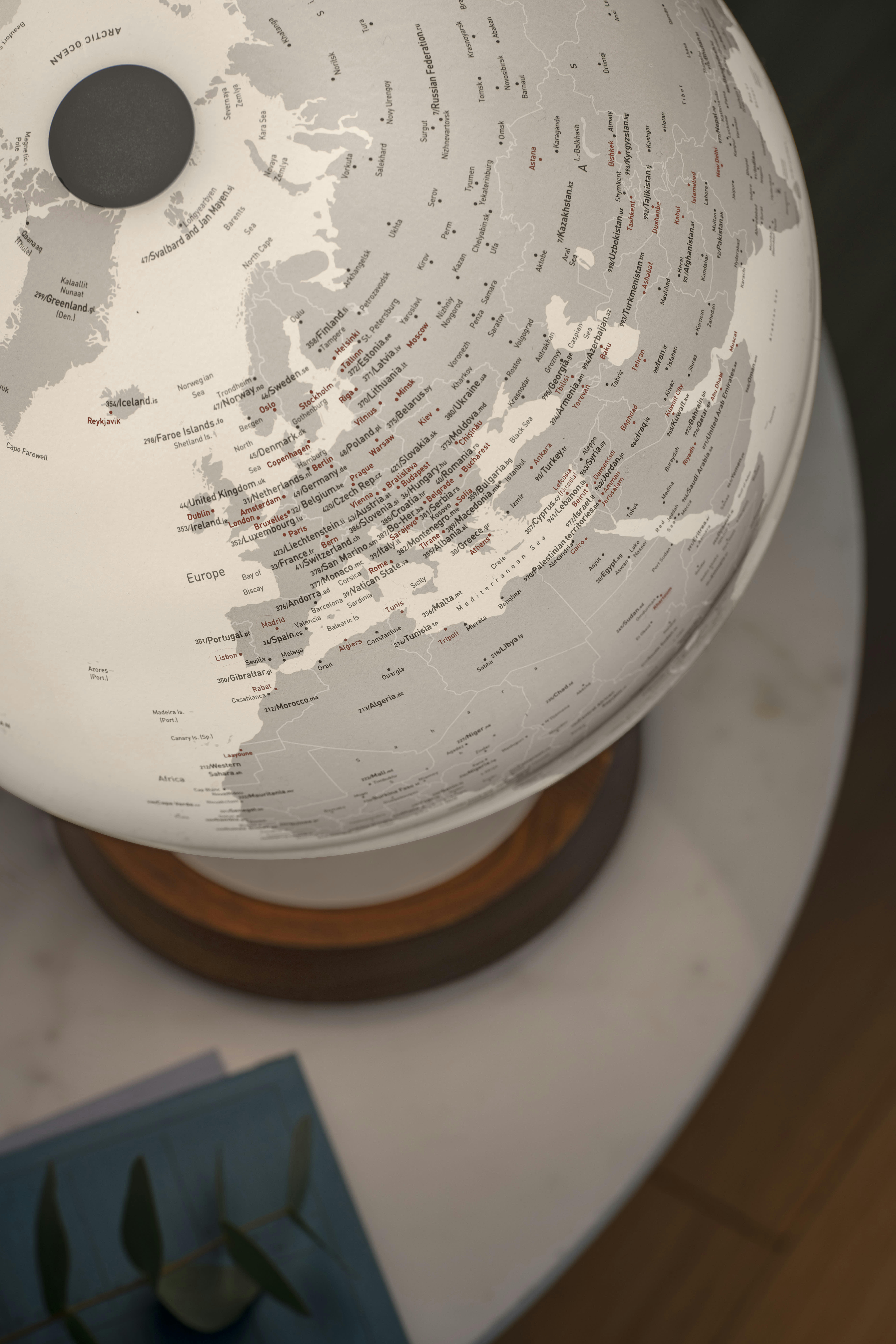 FC REFLECTION - Globe terrestre de design 30 cm  lumineux  textes en anglais