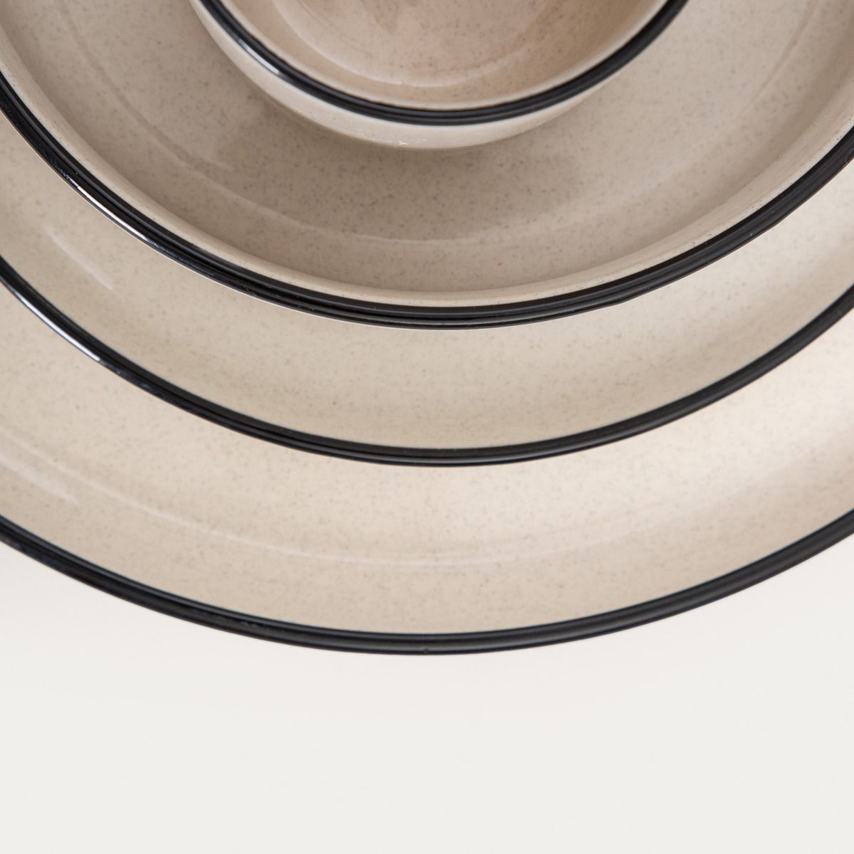 Talerz AZRA deserowy z czarnym rantem 20 cm