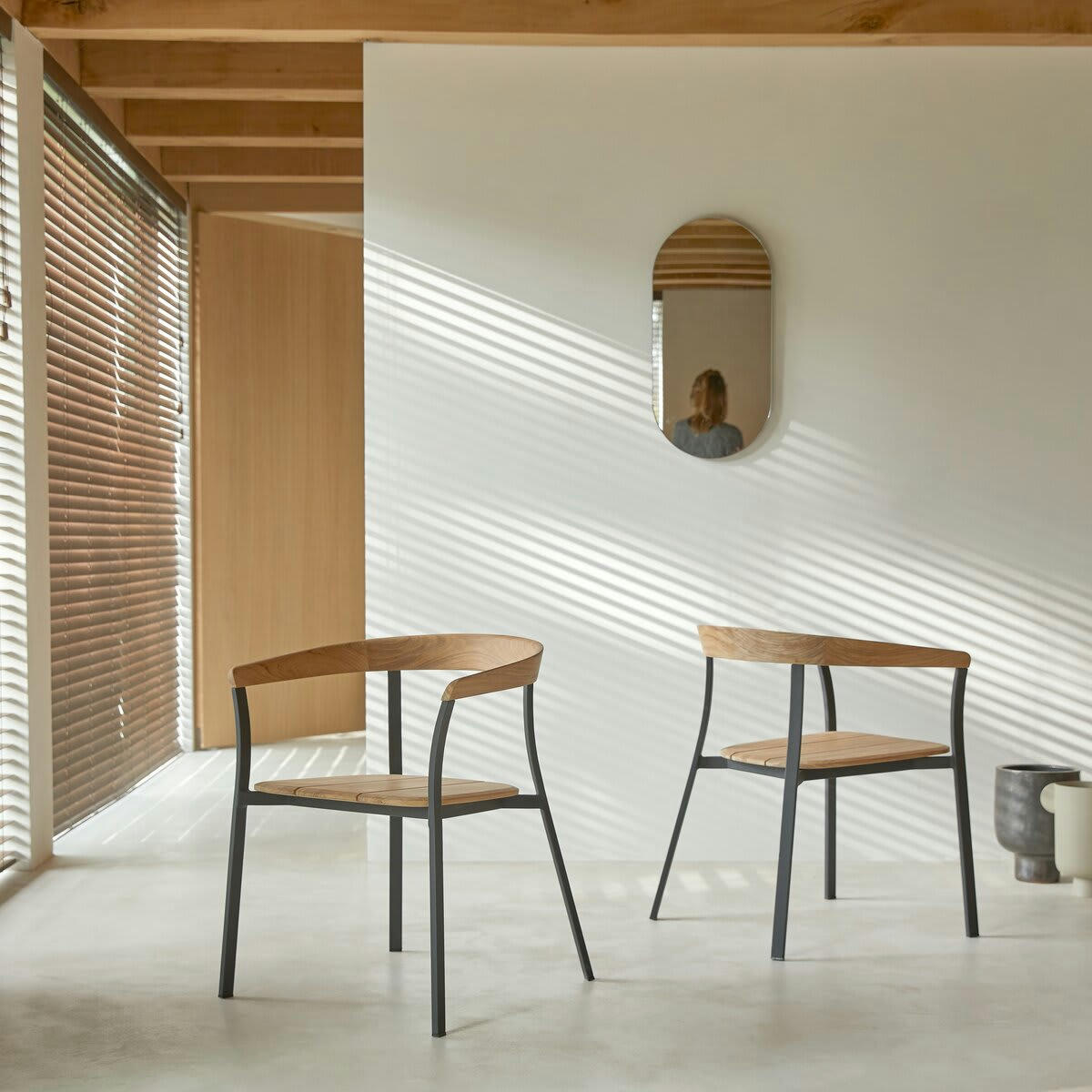 ARCO - Chaise en teck massif et aluminium