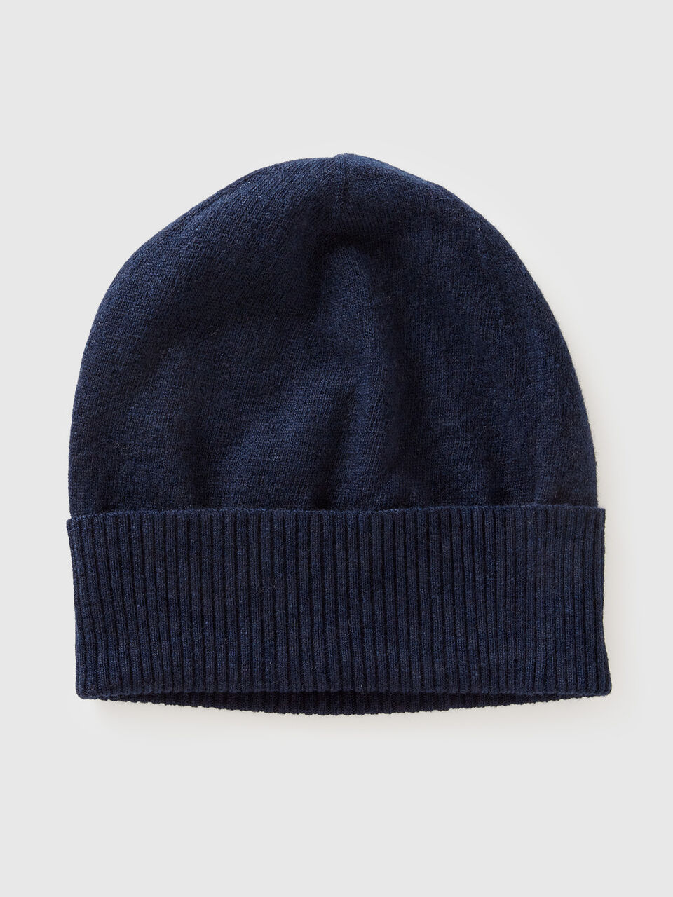 Dark blue hat in pure Merino wool