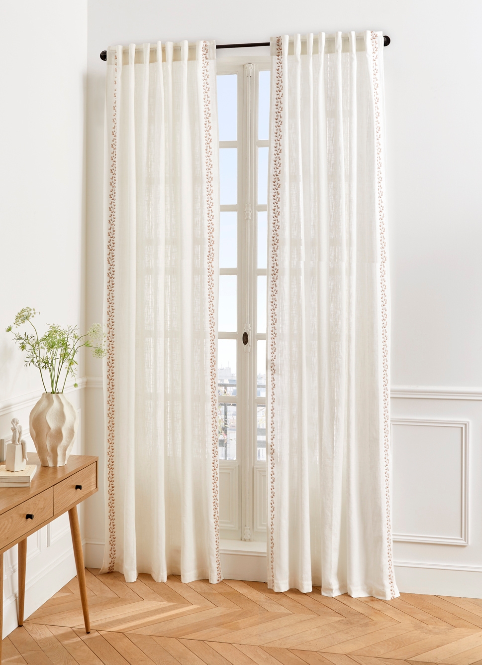 VOILAGE TAMISANT à RAYURES ET BRODERIES FLORALES BLANC