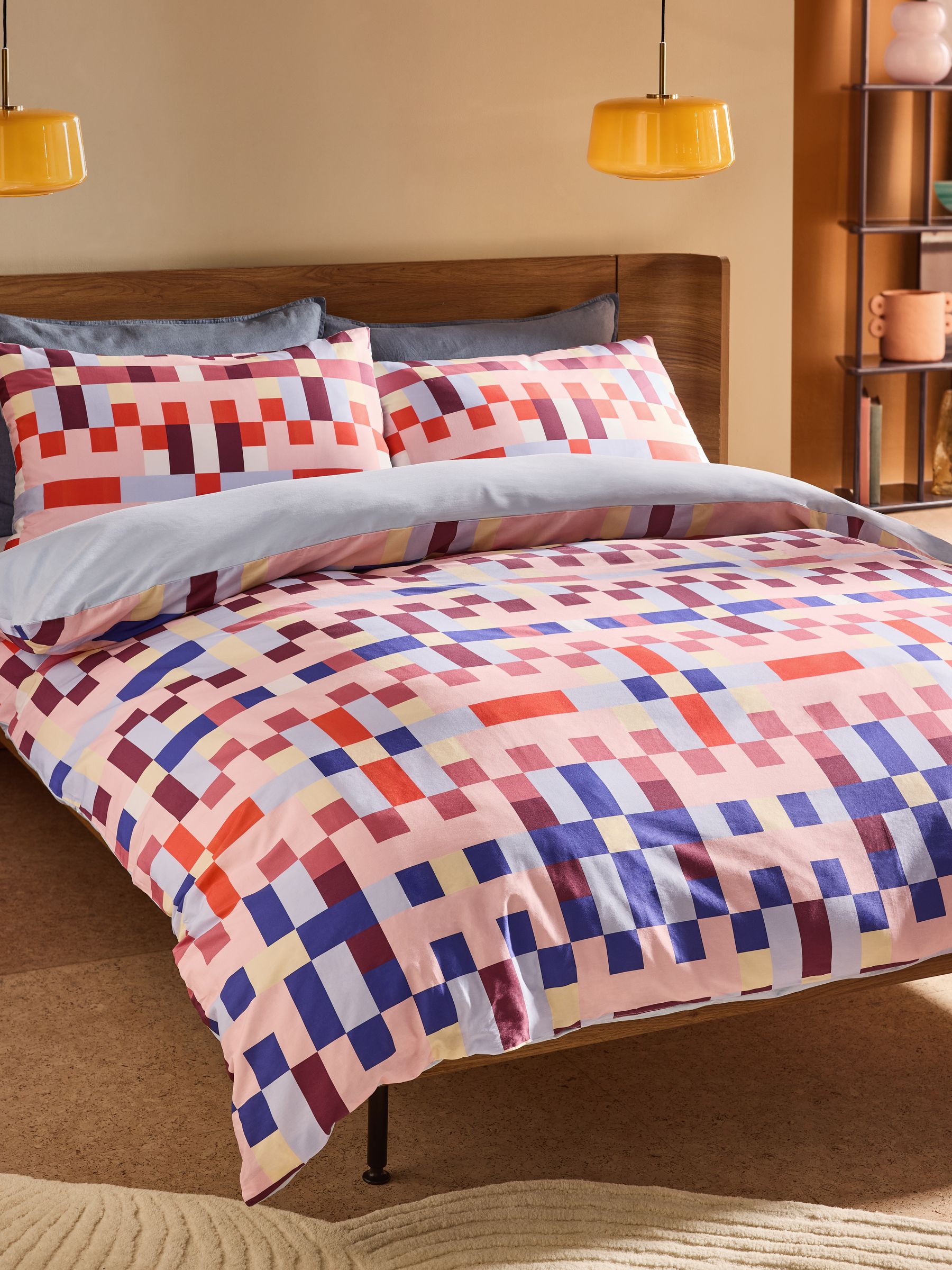 Carys 180 Thread Count Duvet Cover and Pillowcase Set in Pink