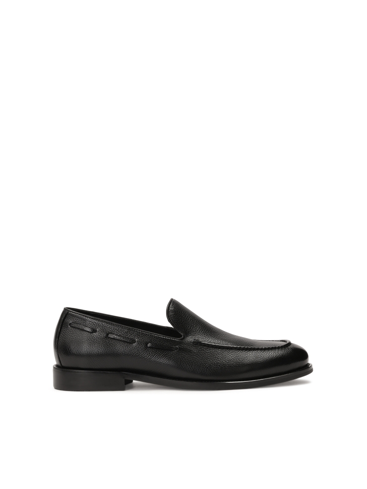 Black loafers in natural leather